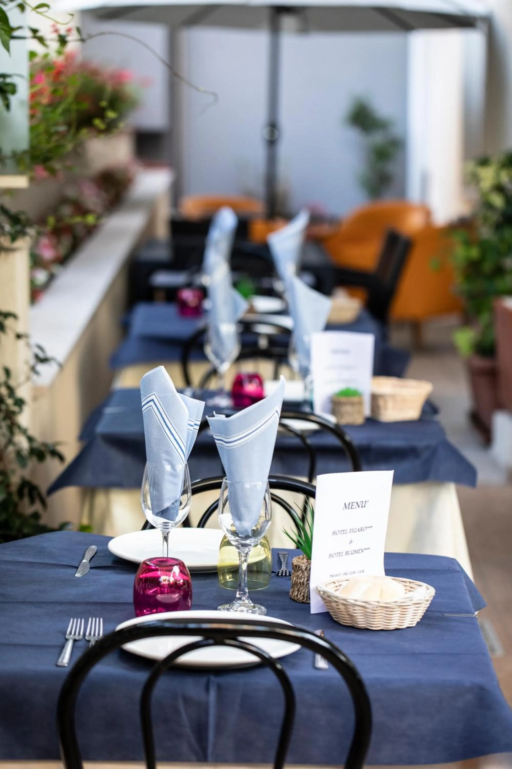 Restaurant/places to eat in Amadei Hotel Figaro & Apartments