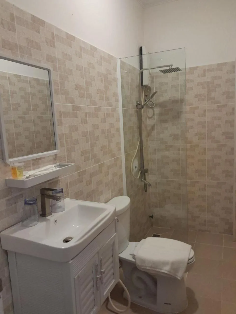 Shower in 4 RIVERS HOTEL