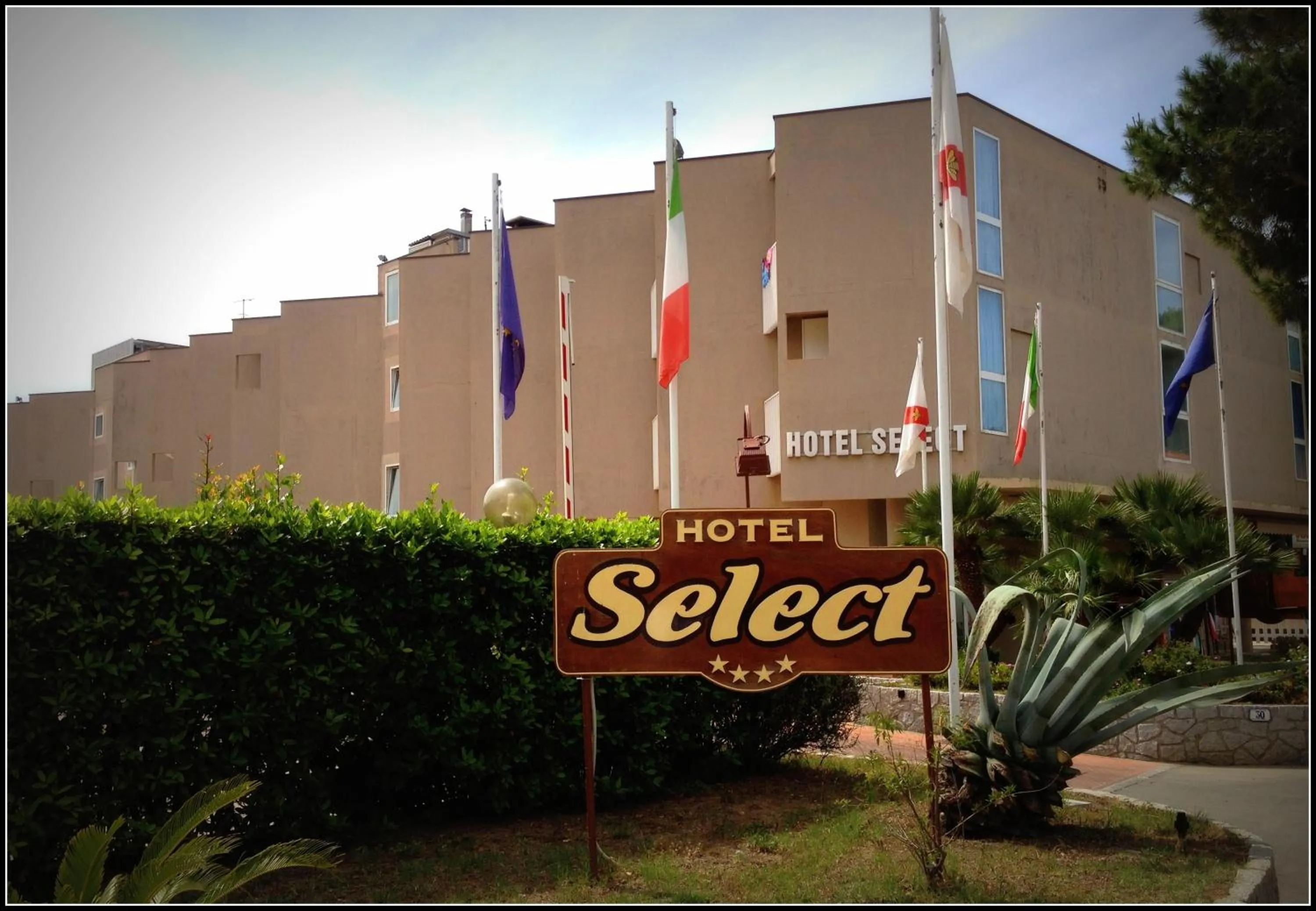 Facade/entrance in Hotel Select