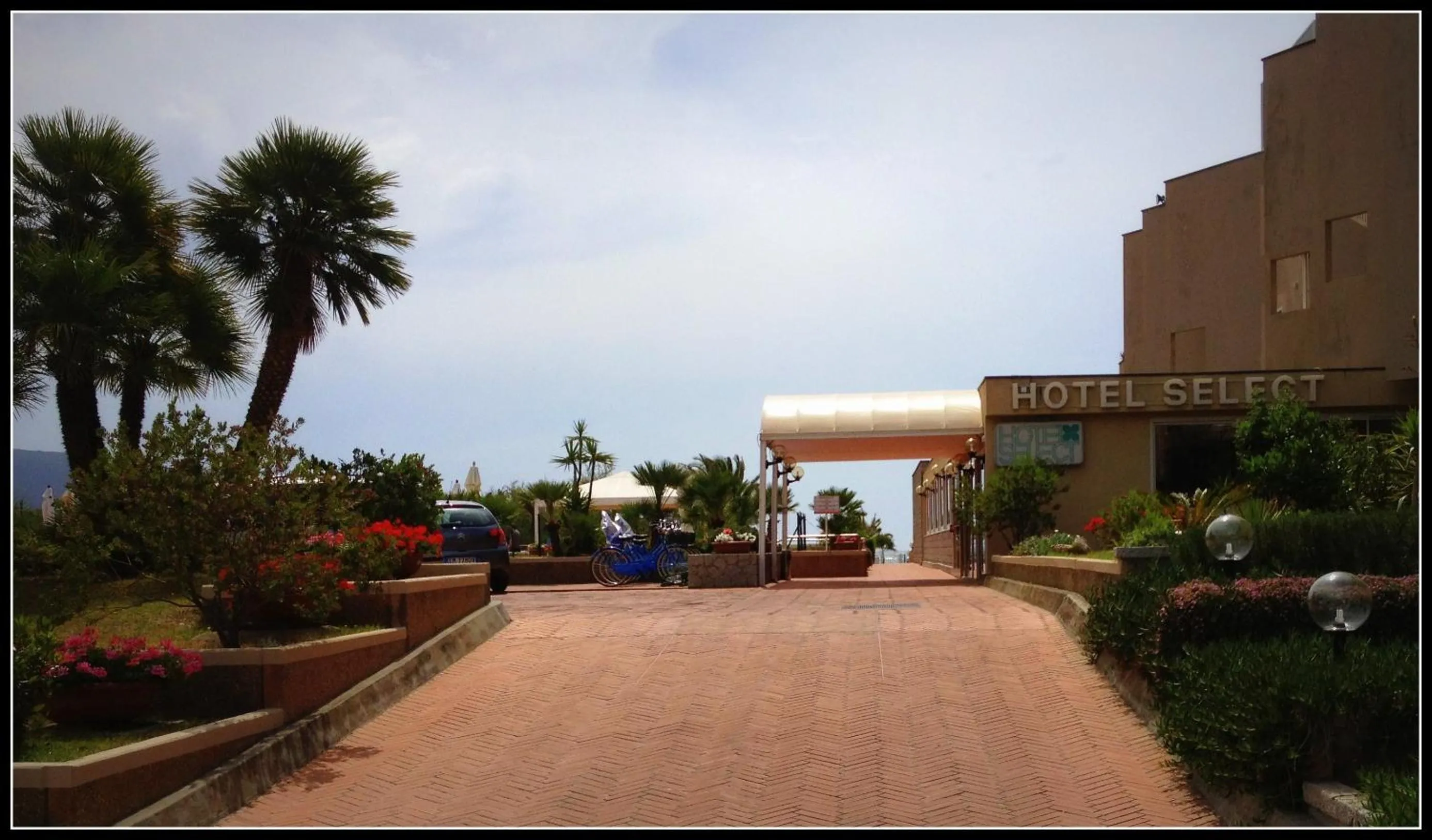 Facade/entrance in Hotel Select