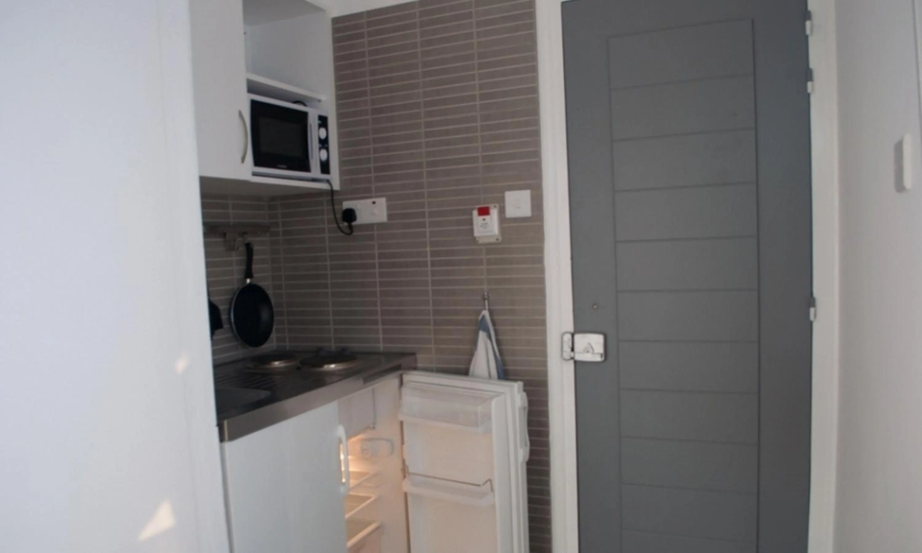 Kitchen or kitchenette in St. George Rent Rooms