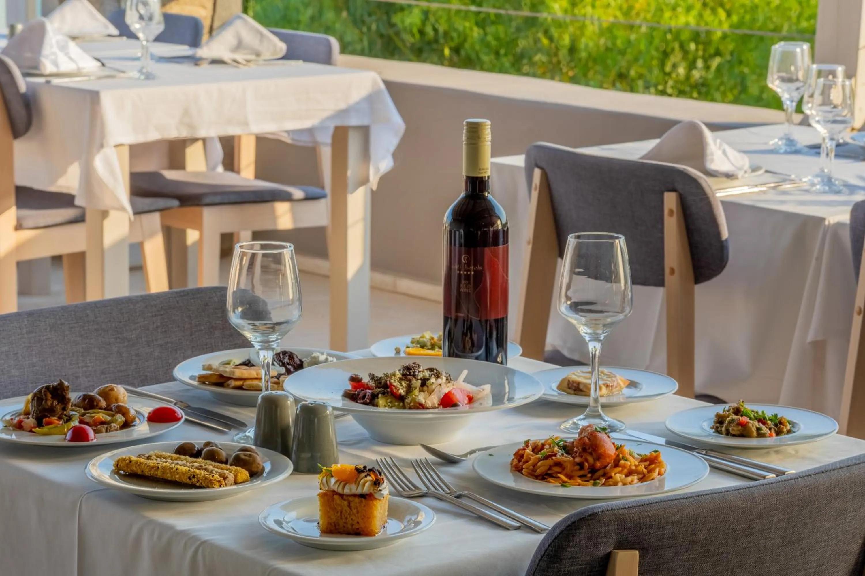 Restaurant/places to eat in Akti Palace Hotel