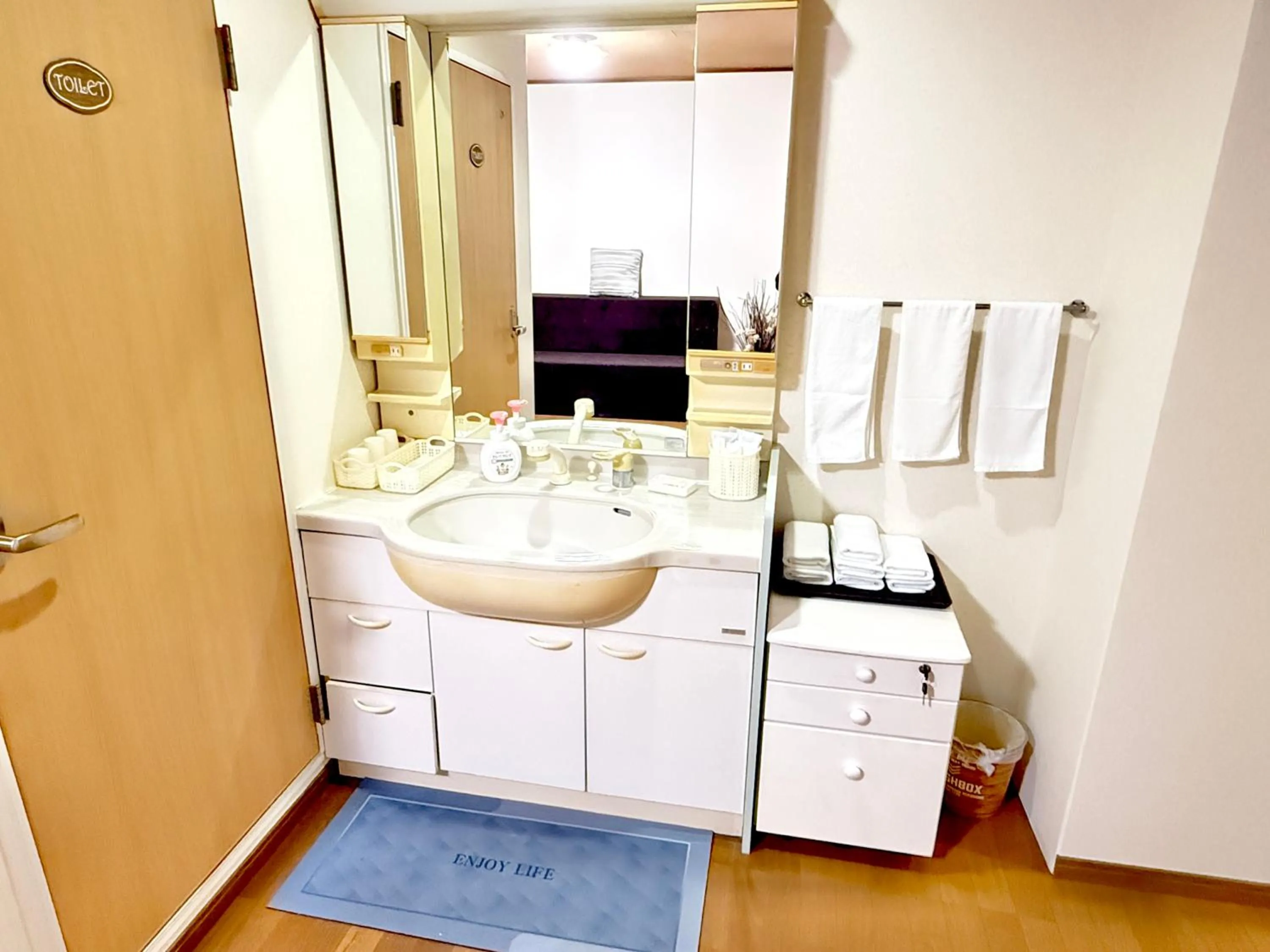 Area and facilities in PetitHotel017全室ミニキッチン付きファミリルーム 飲食街中心 阿波踊り会館7分 文理 徳島大学 アスティとくしま車8分