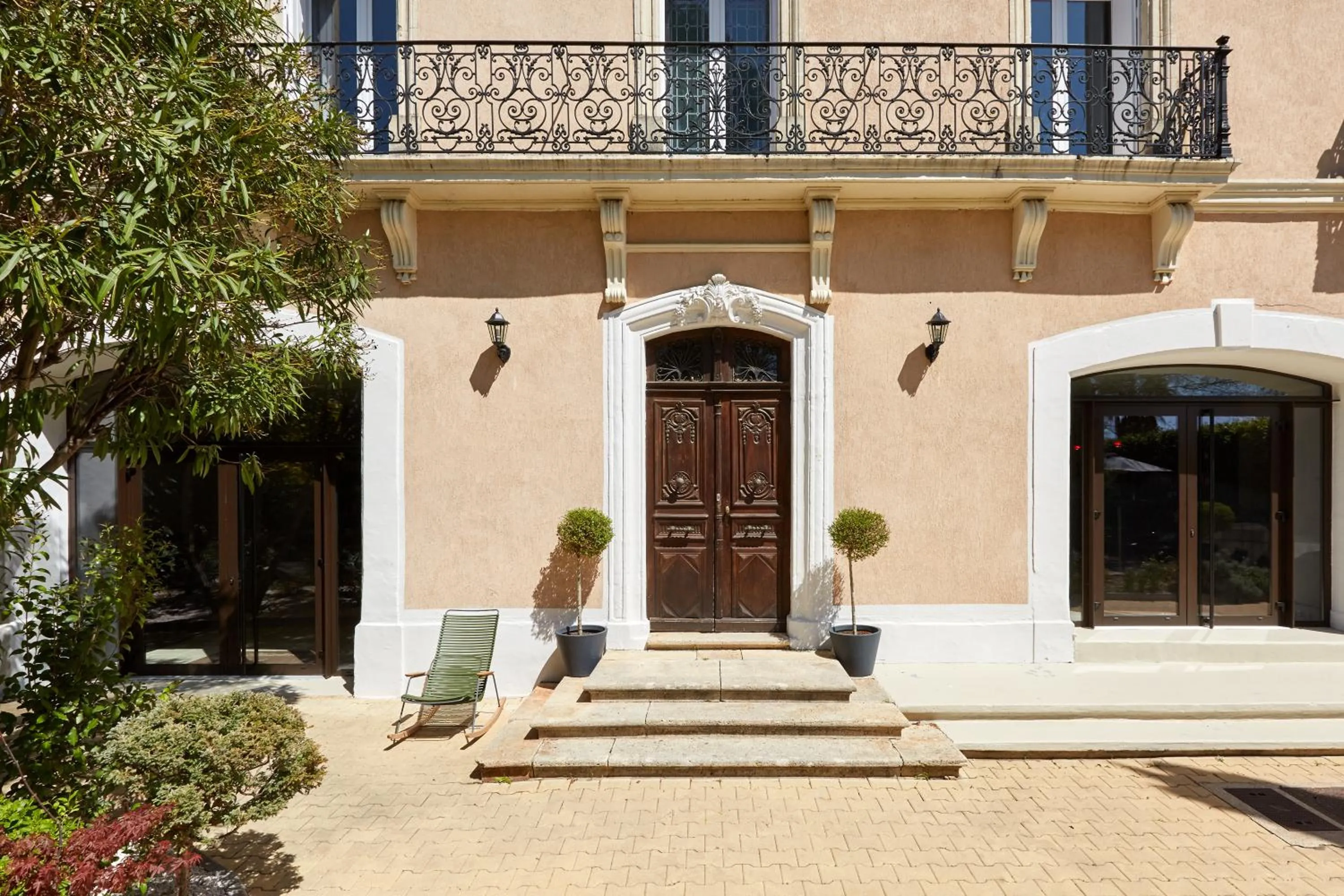 Facade/entrance in Hôtel Saint-Alban