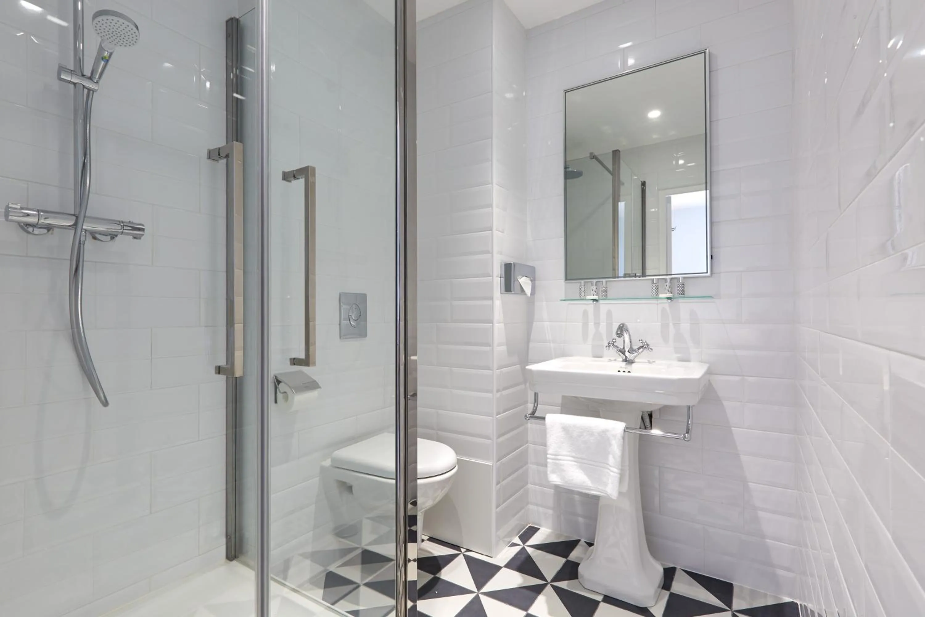 Bathroom in Hôtel Saint-Alban