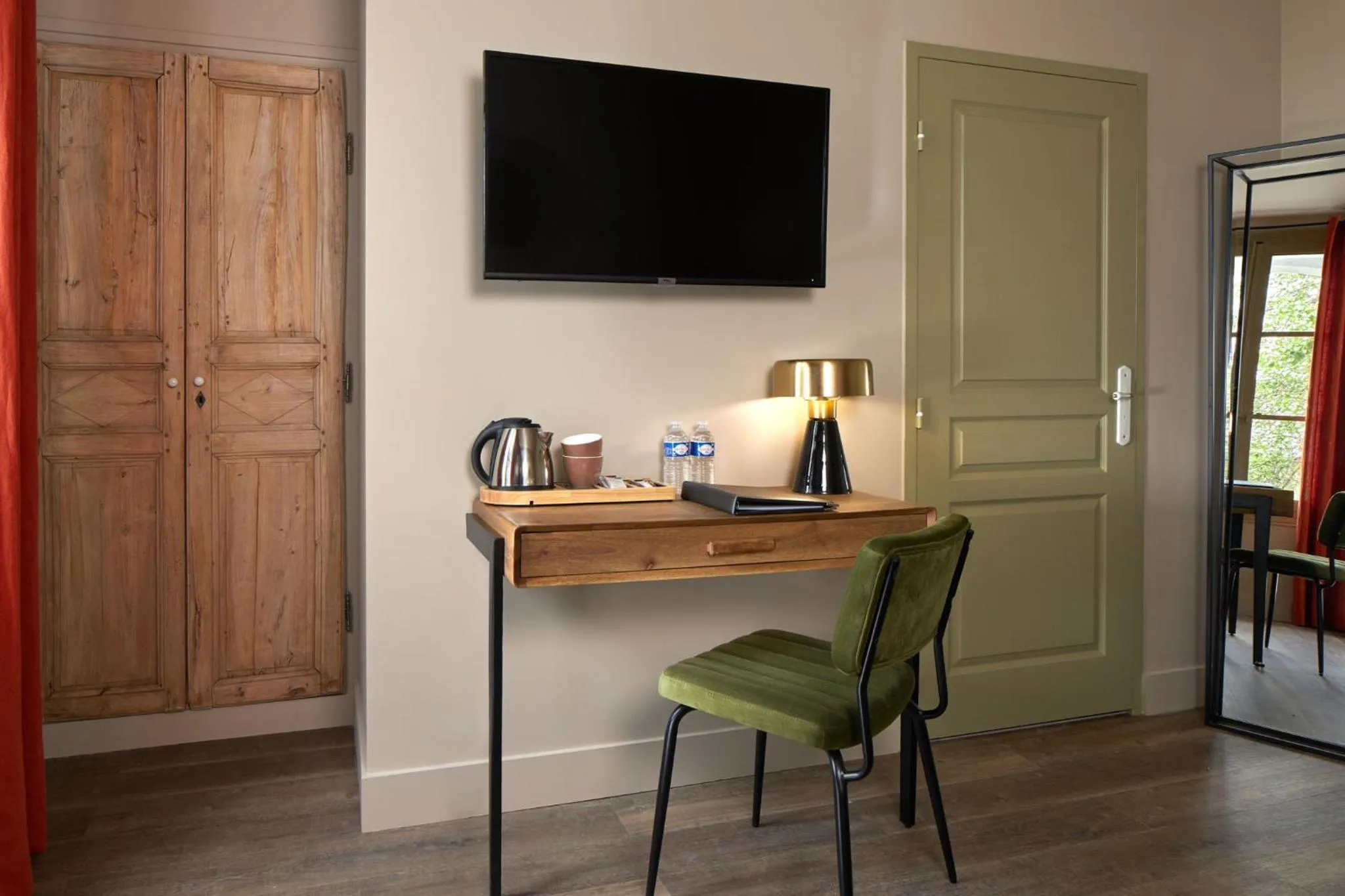Coffee/tea facilities in Hôtel Saint-Alban