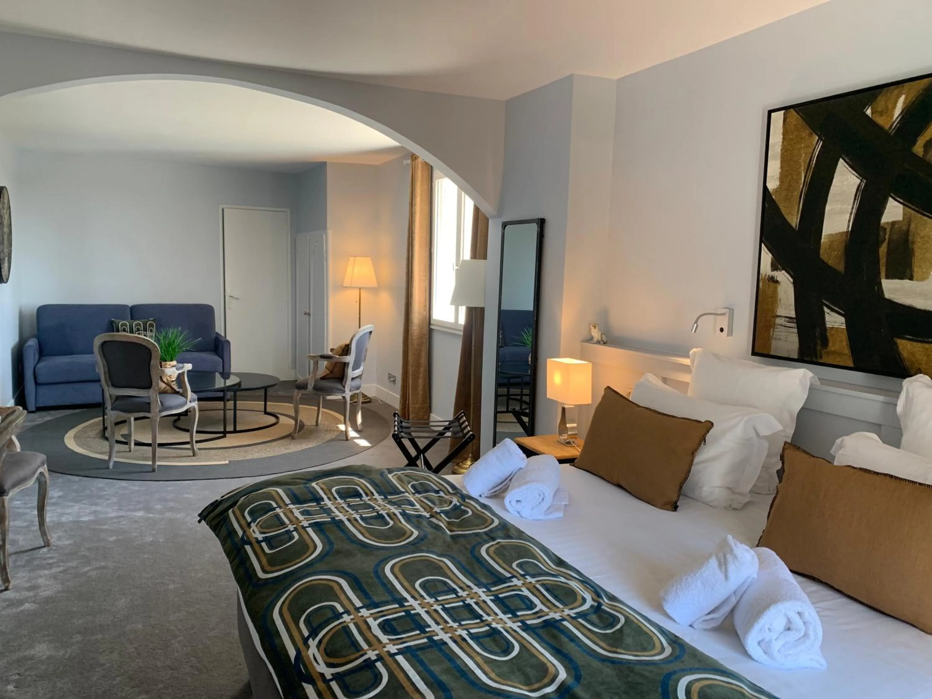 Photo of the whole room, Bed in Hôtel Saint-Alban