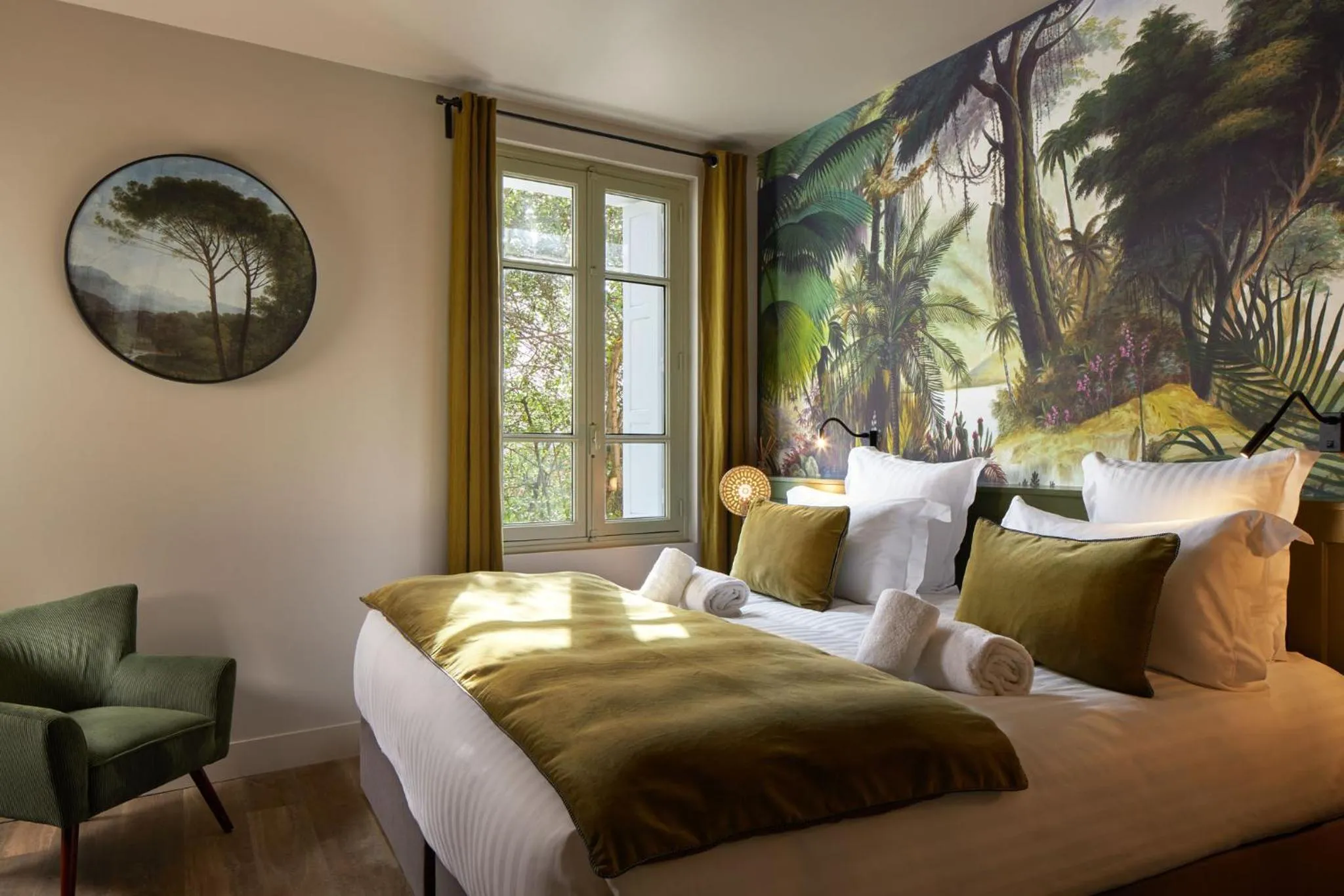 Bedroom, Bed in Hôtel Saint-Alban