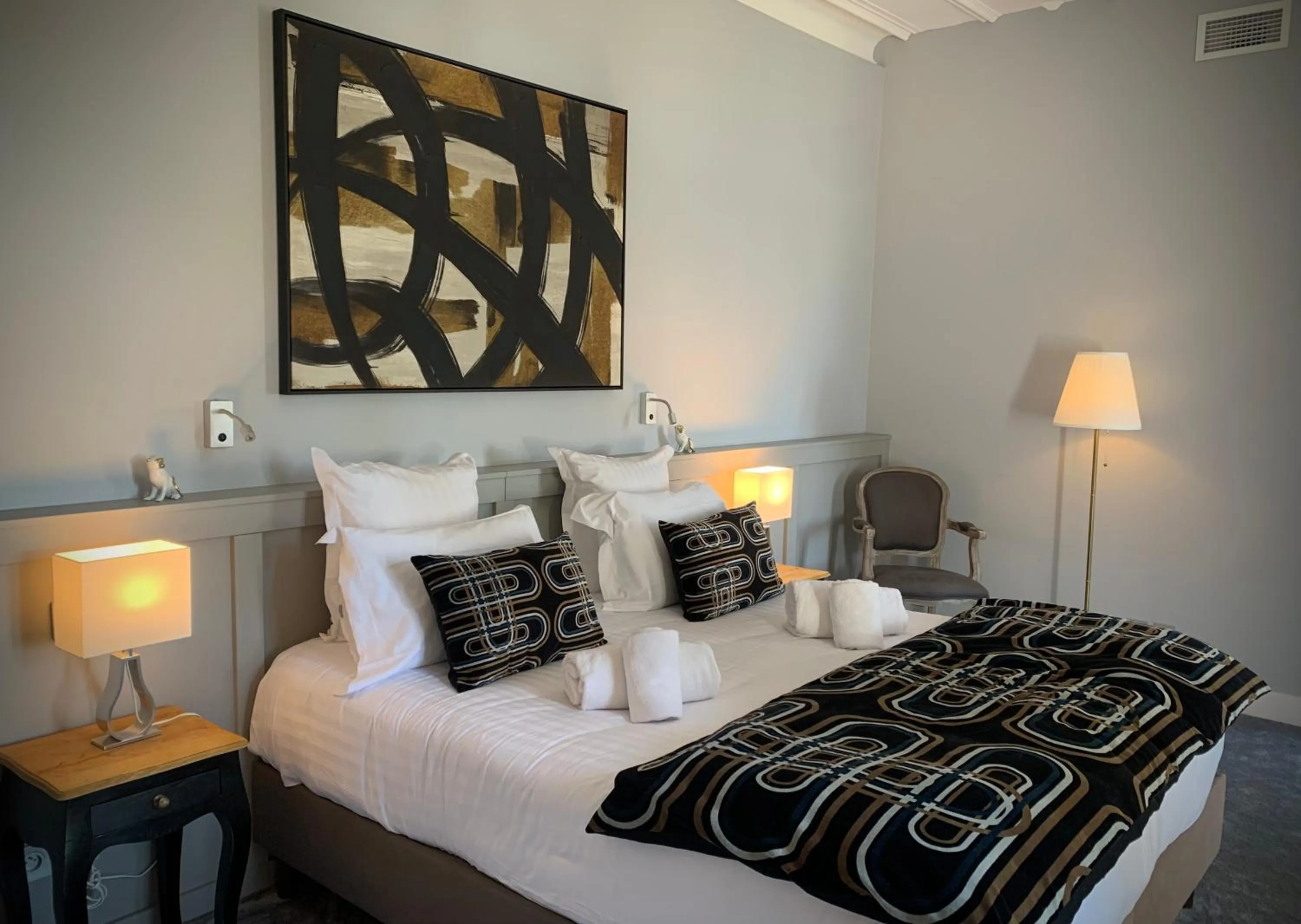 Photo of the whole room, Bed in Hôtel Saint-Alban
