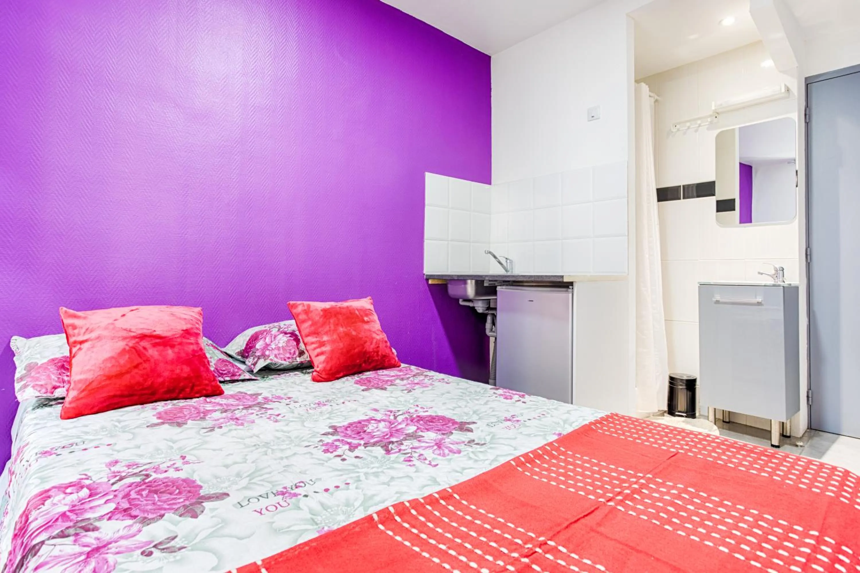 Bed in Hotel Monte-Cristo