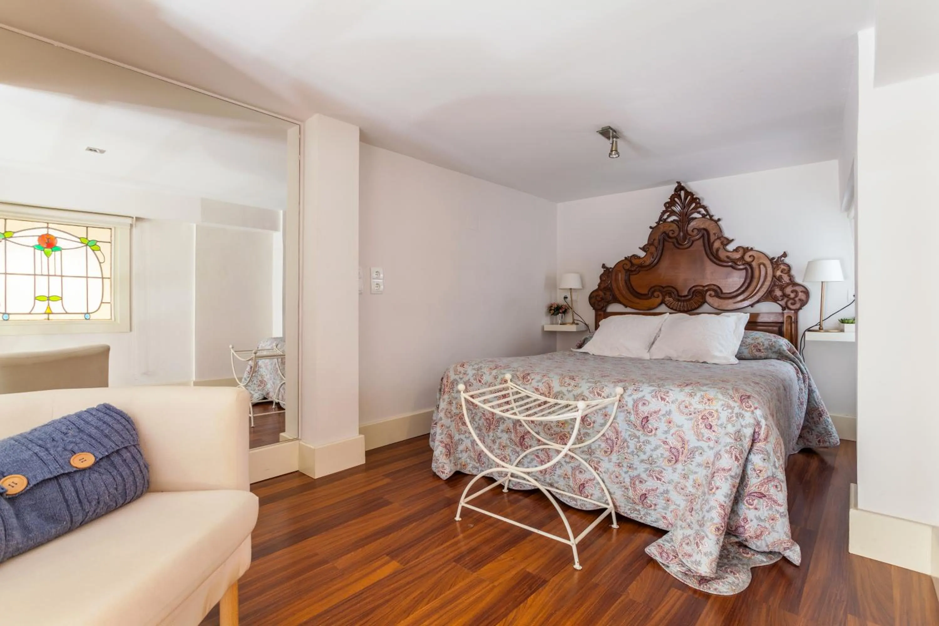 Duplex Apartment (2 Adults) in Sevilla Home Center