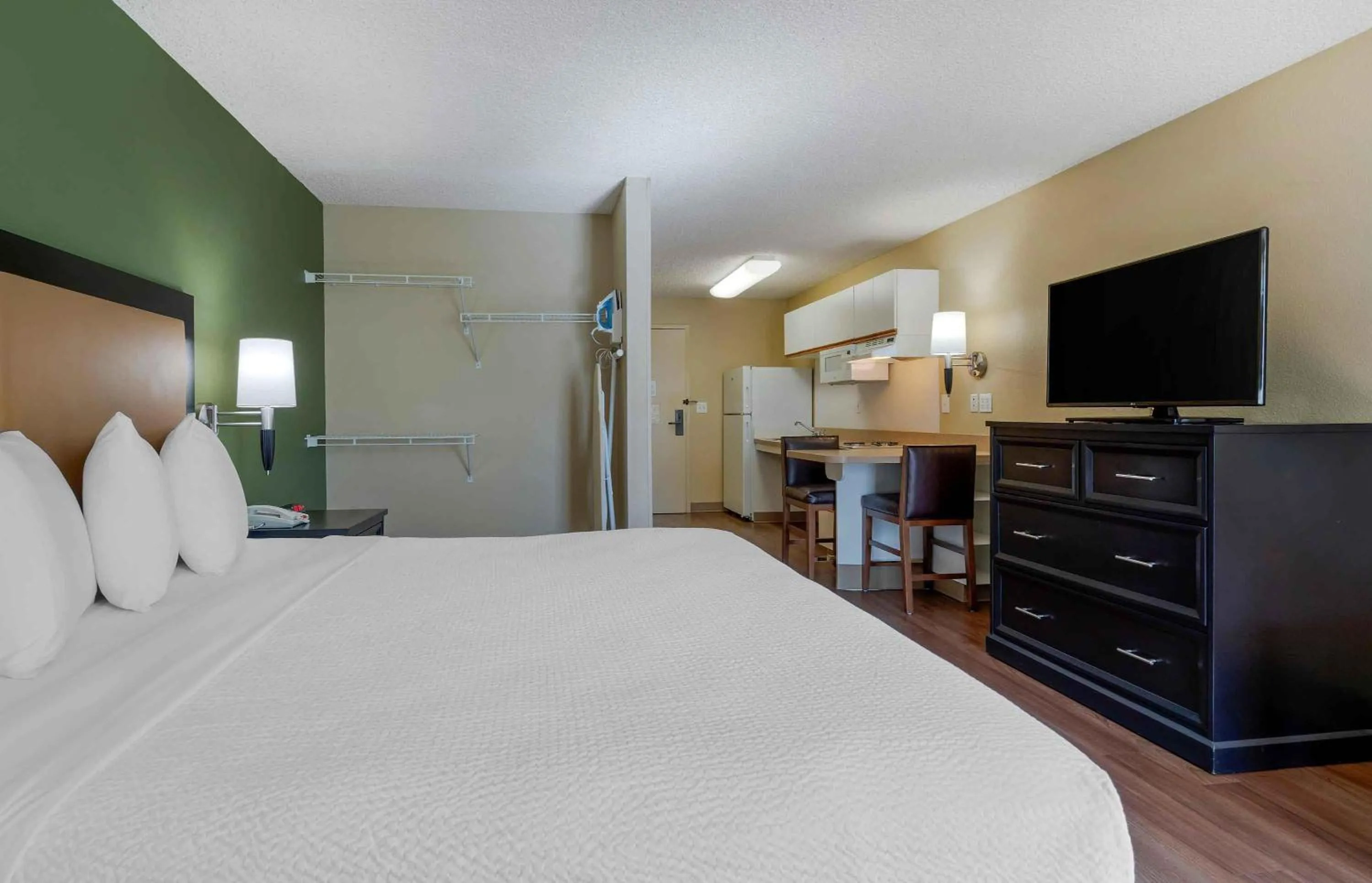 Bedroom, Bed in Extended Stay America Suites - Fremont - Fremont Blvd South