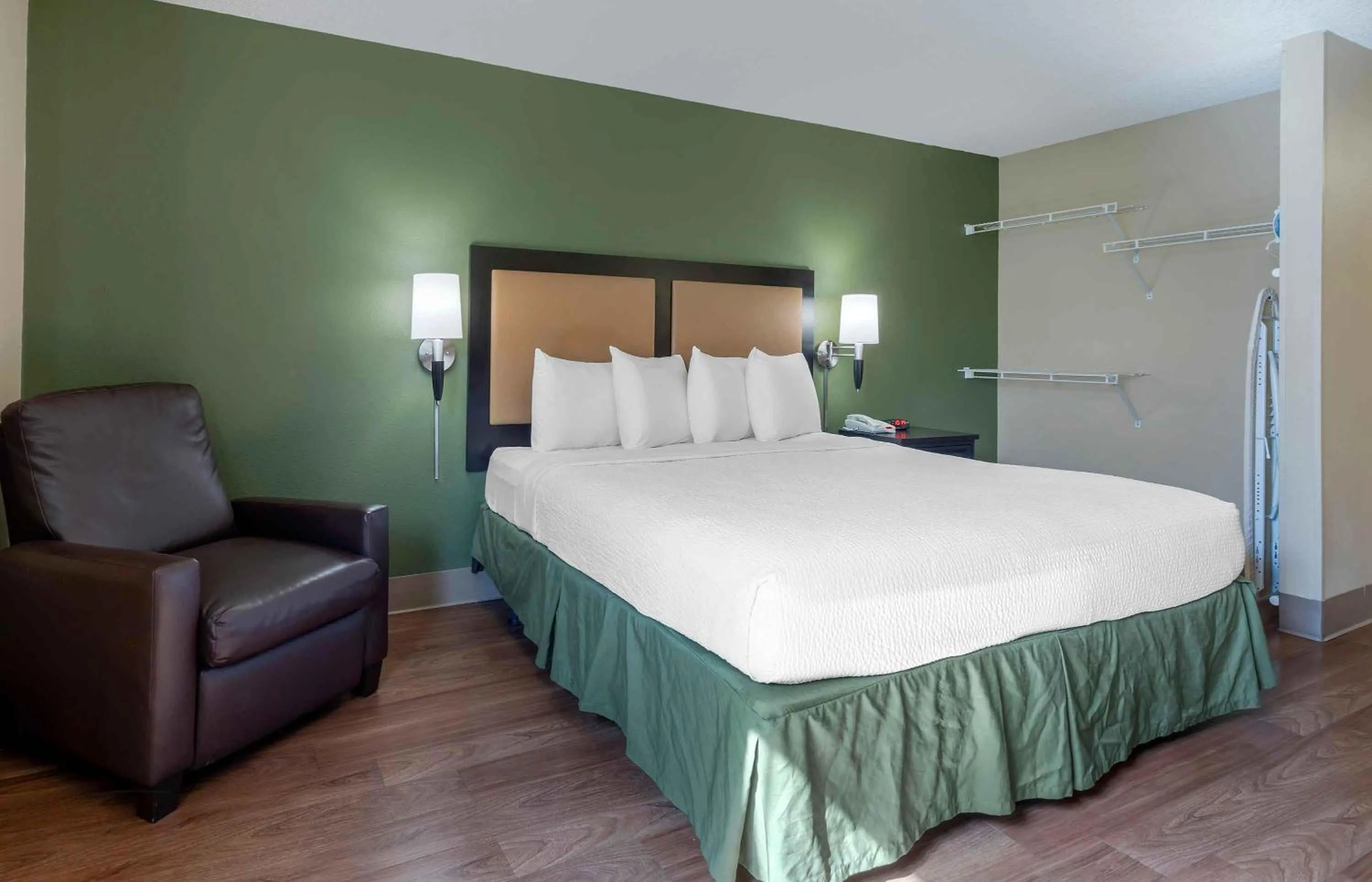 Bedroom, Bed in Extended Stay America Suites - Fremont - Fremont Blvd South