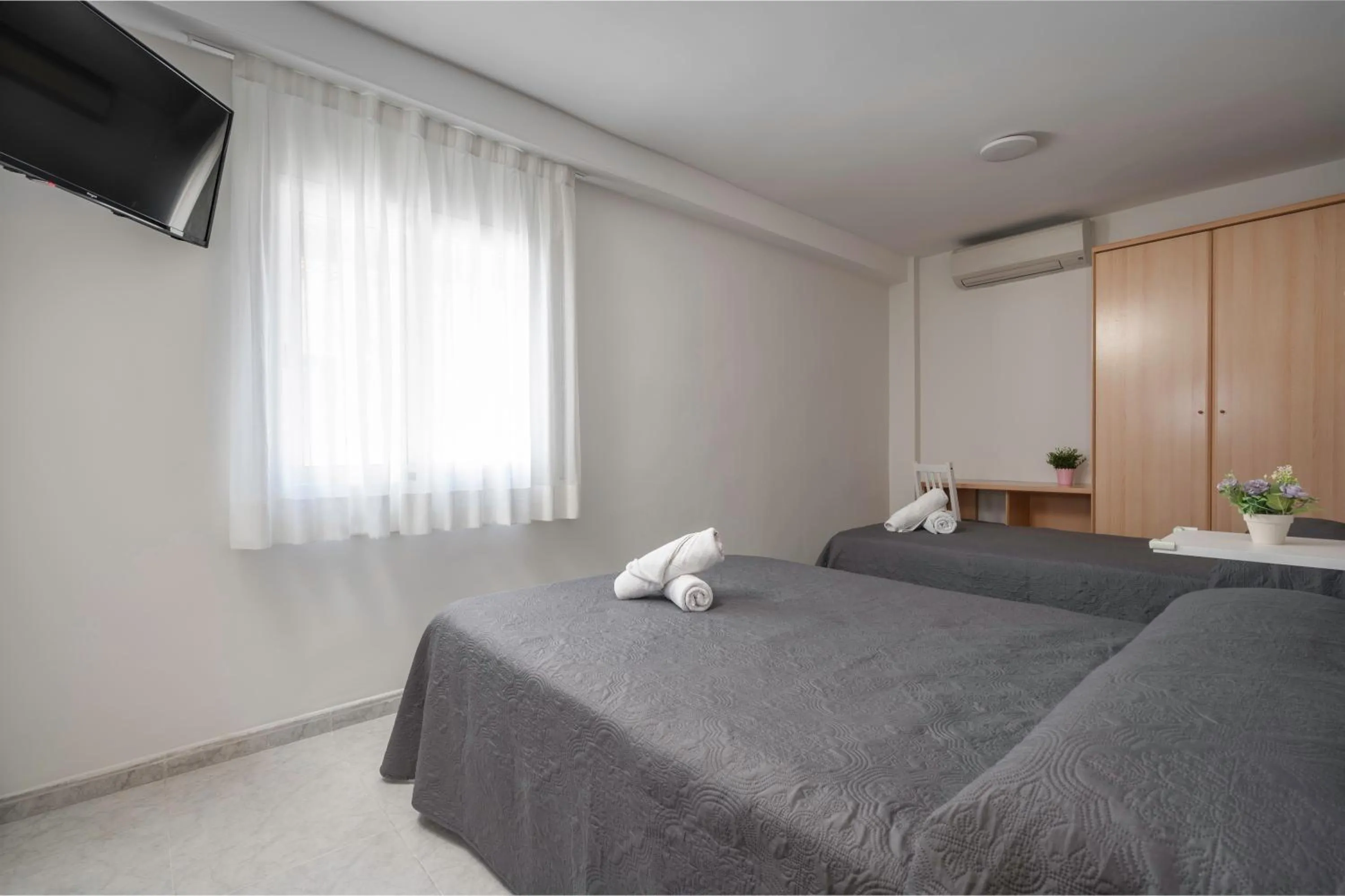 Bedroom, Bed in Hotel Tolosa