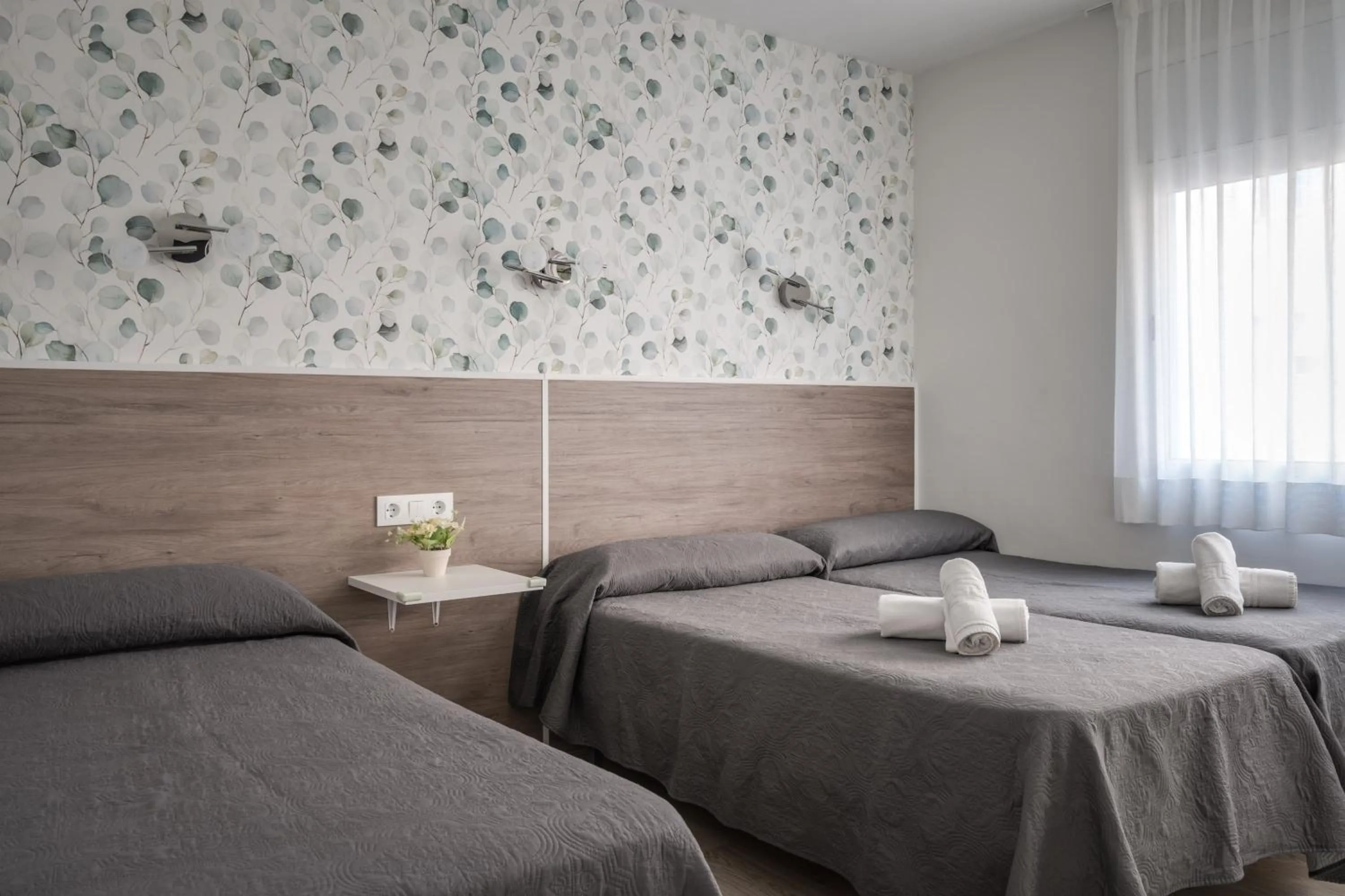 Bedroom, Bed in Hotel Tolosa