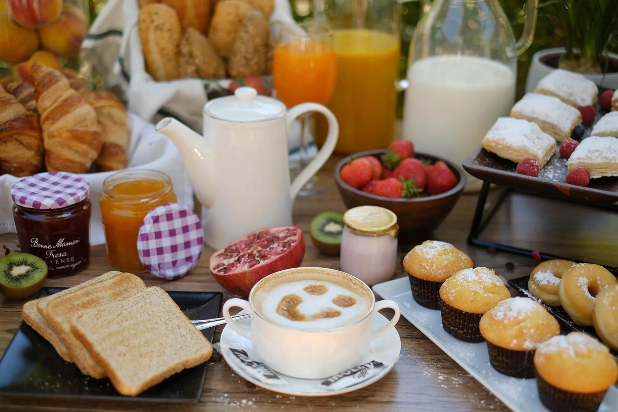 Buffet breakfast in Hotel Tolosa