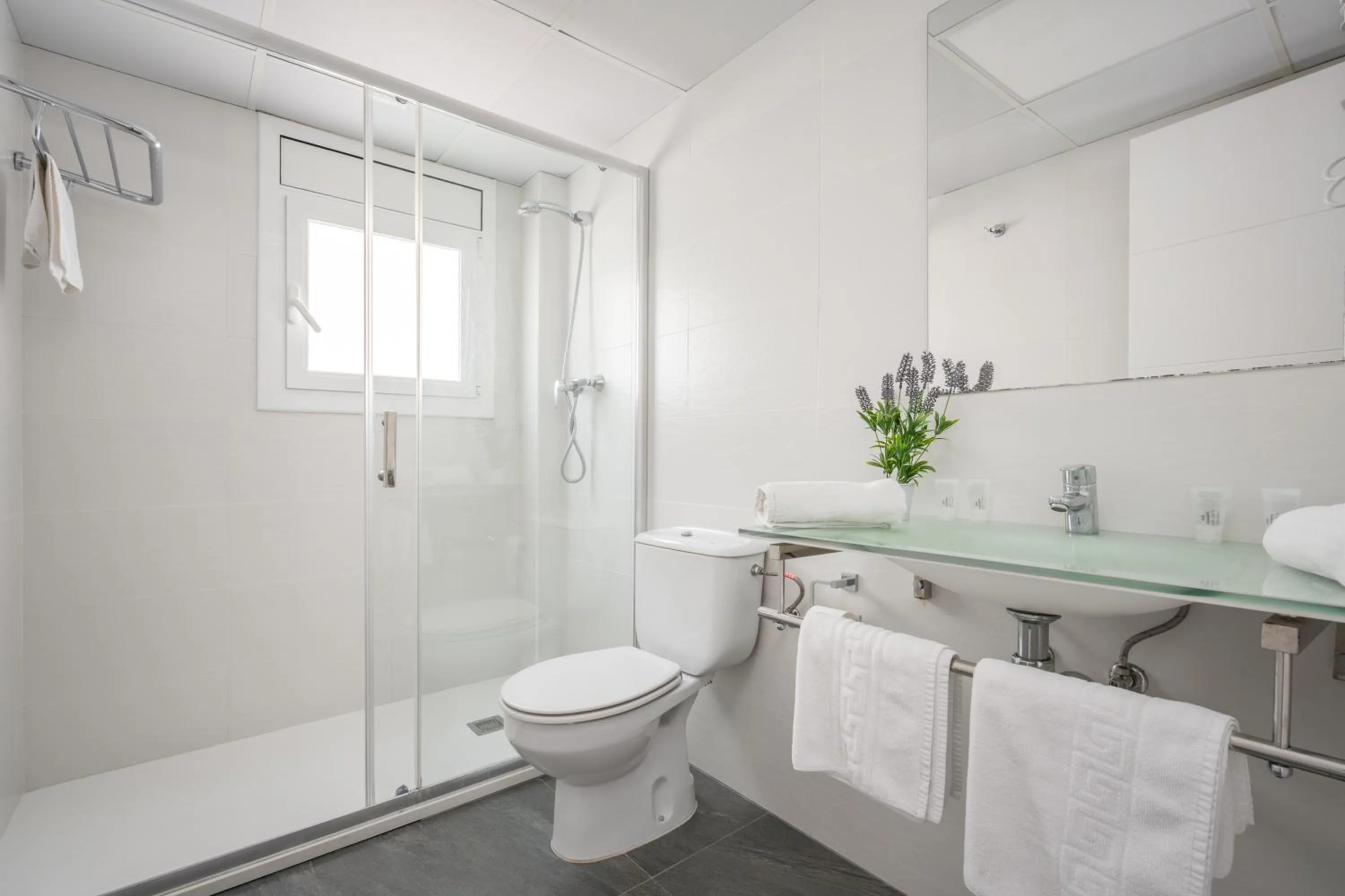 Shower in Hotel Tolosa