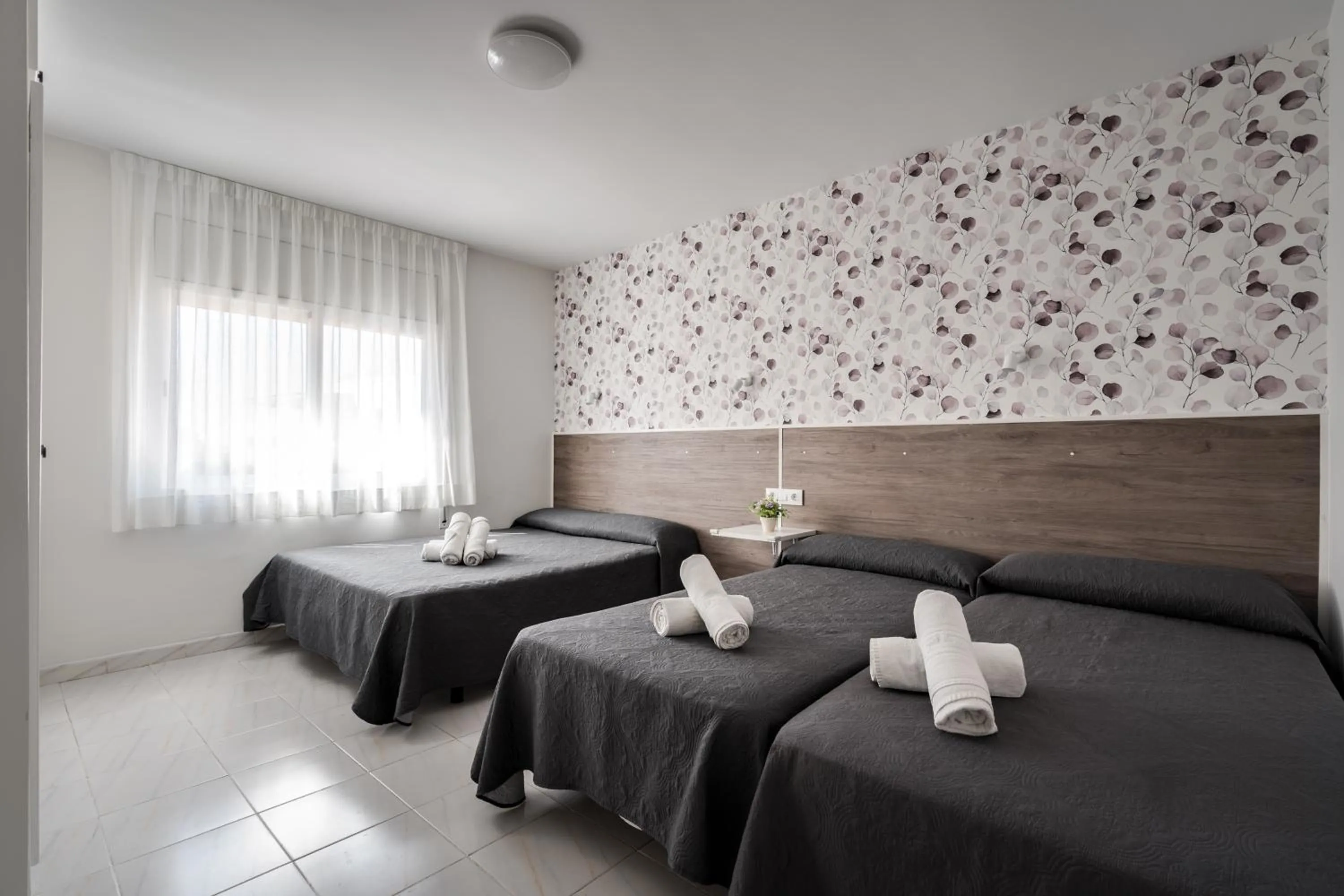 Bedroom, Bed in Hotel Tolosa