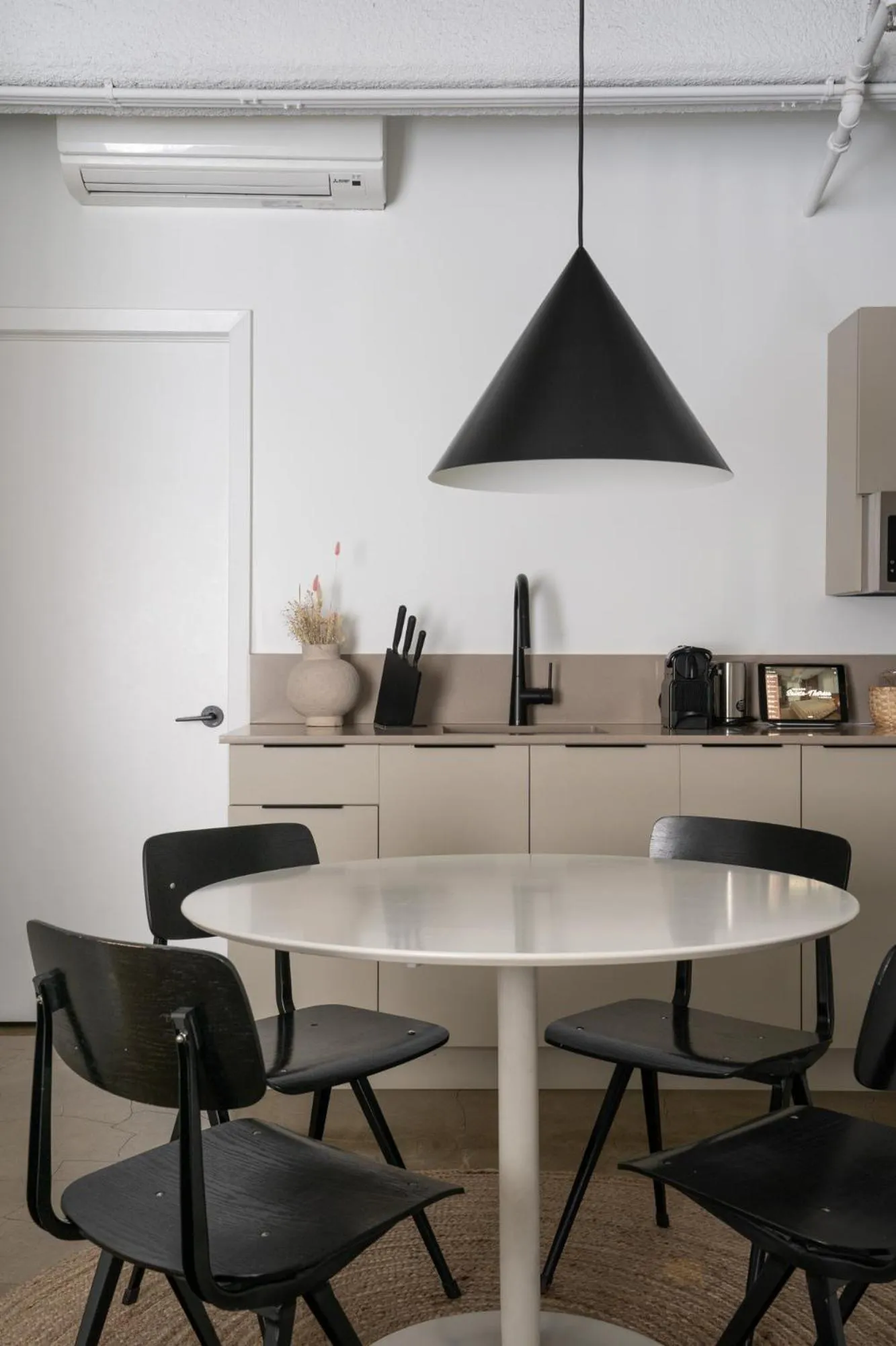 Dining area in Maison Sainte-Thérèse By Maisons & co
