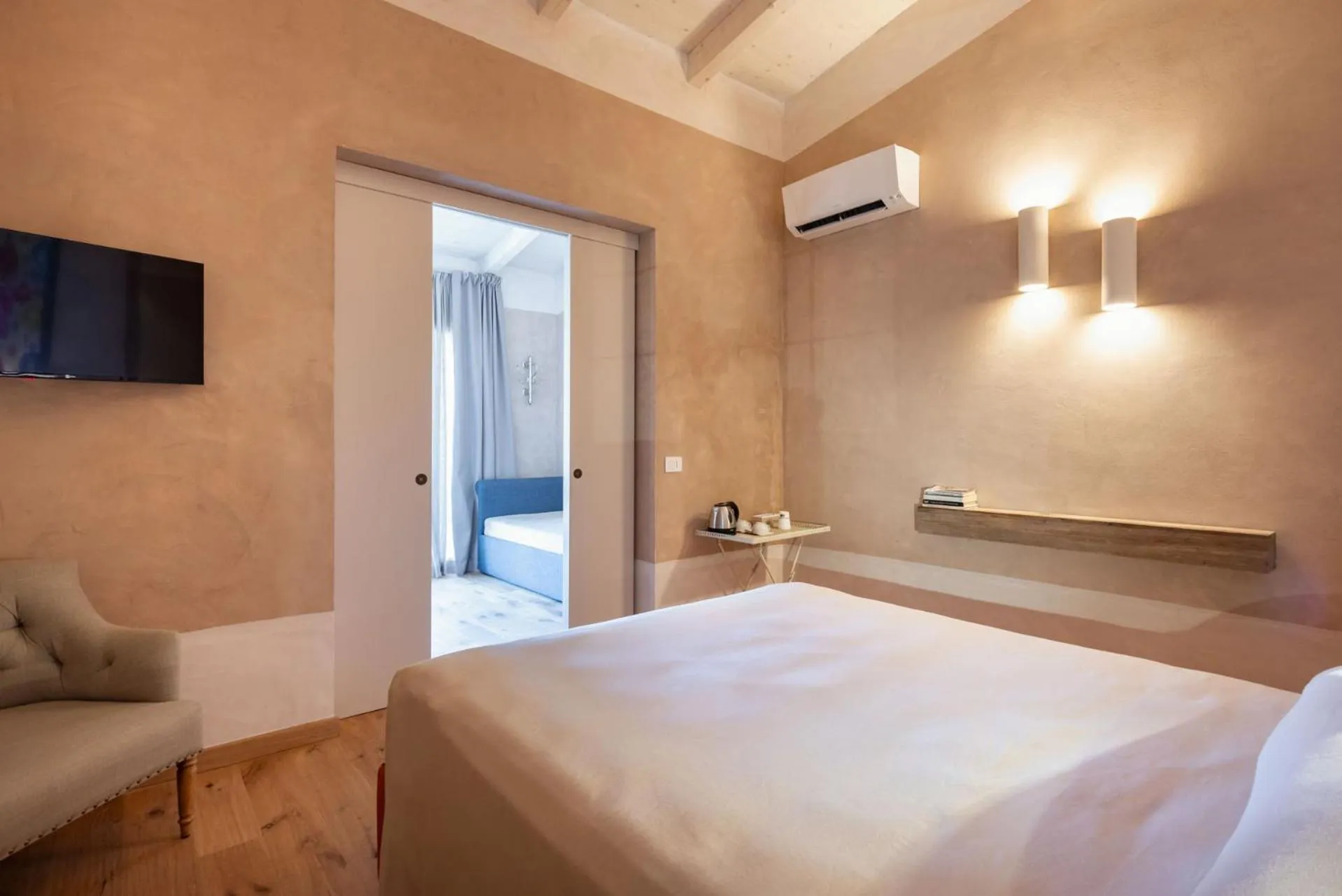 Bed in Guadalupe Tuscany Resort