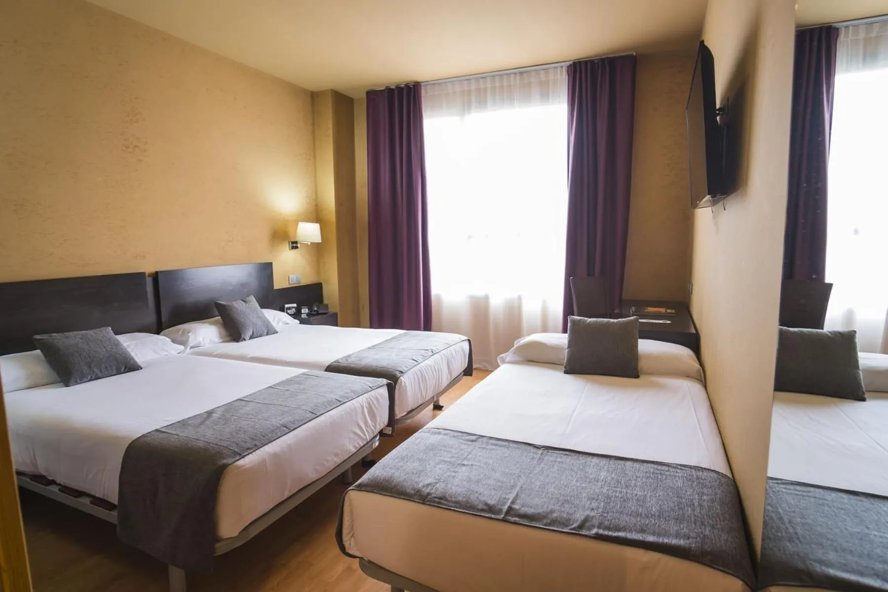 Bedroom, Bed in Alda El Espinar