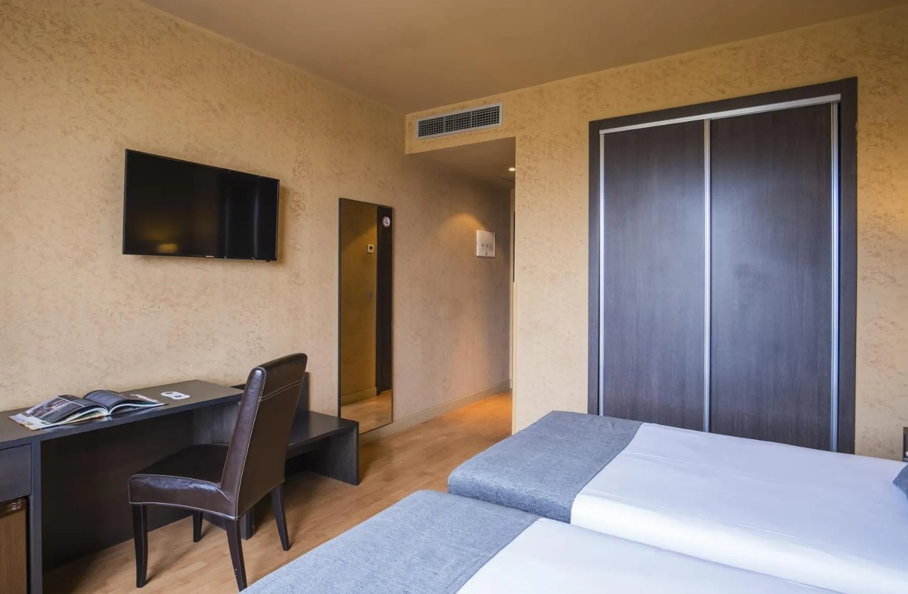 Bedroom, Bed in Alda El Espinar