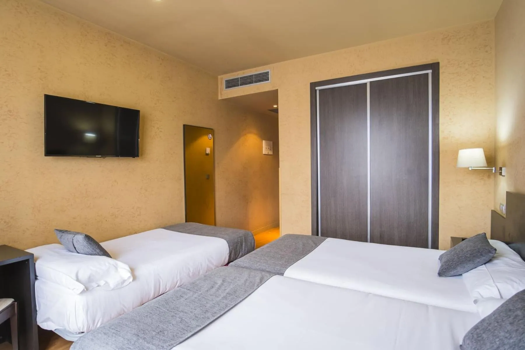 Bedroom, Bed in Alda El Espinar