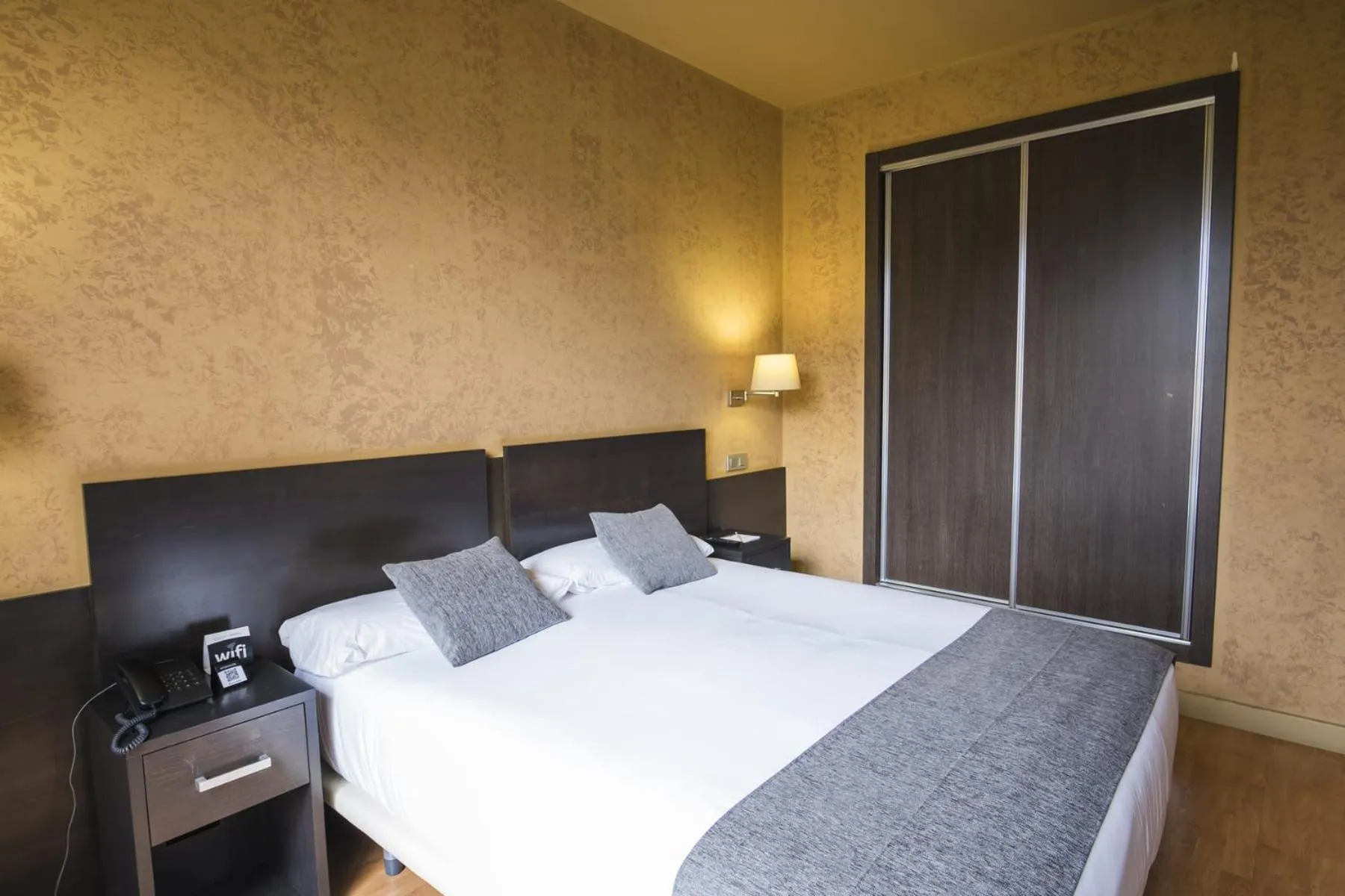 Bedroom, Bed in Alda El Espinar