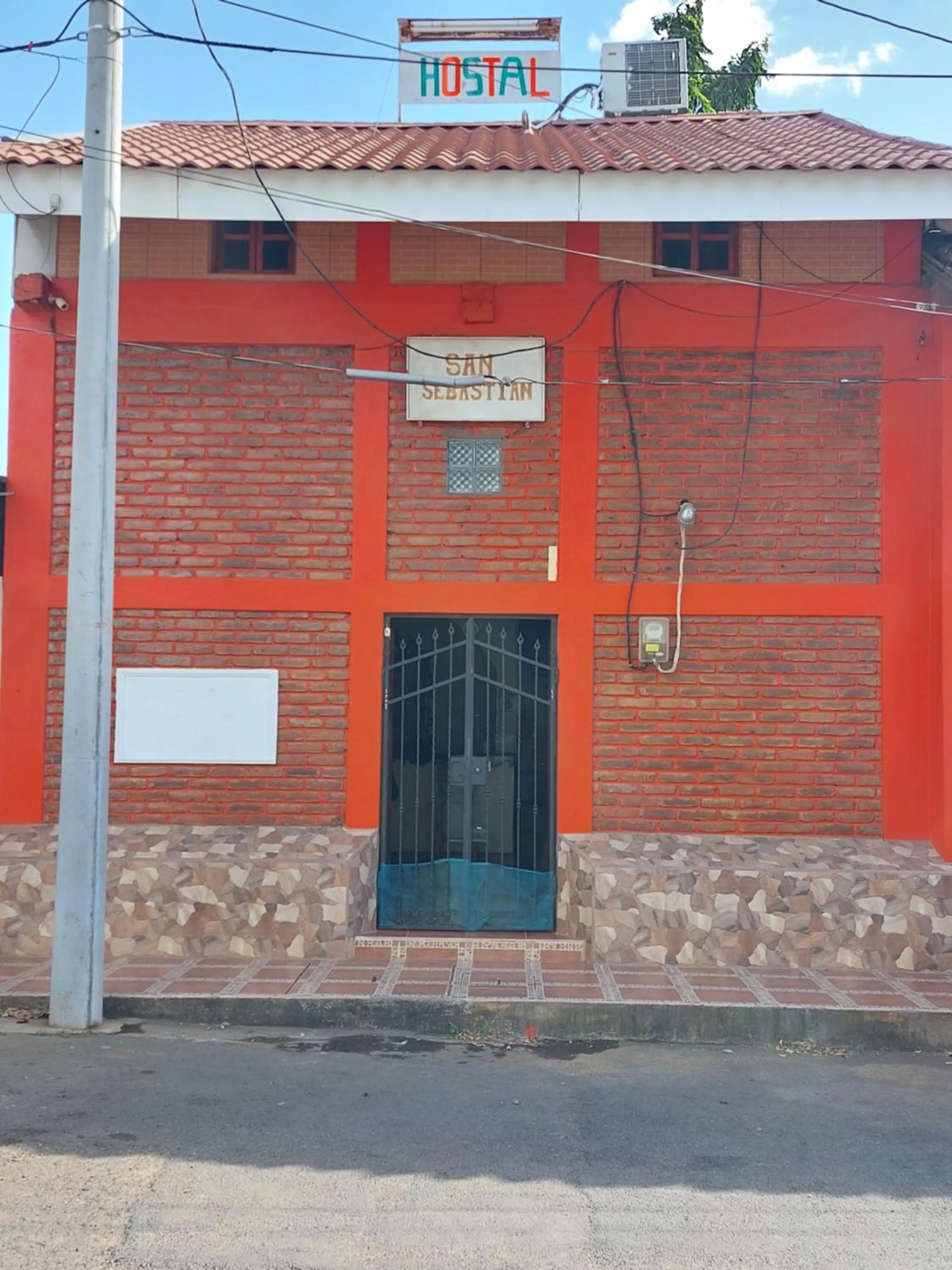 Facade/entrance in Hostal Ruinas de San Sebastián