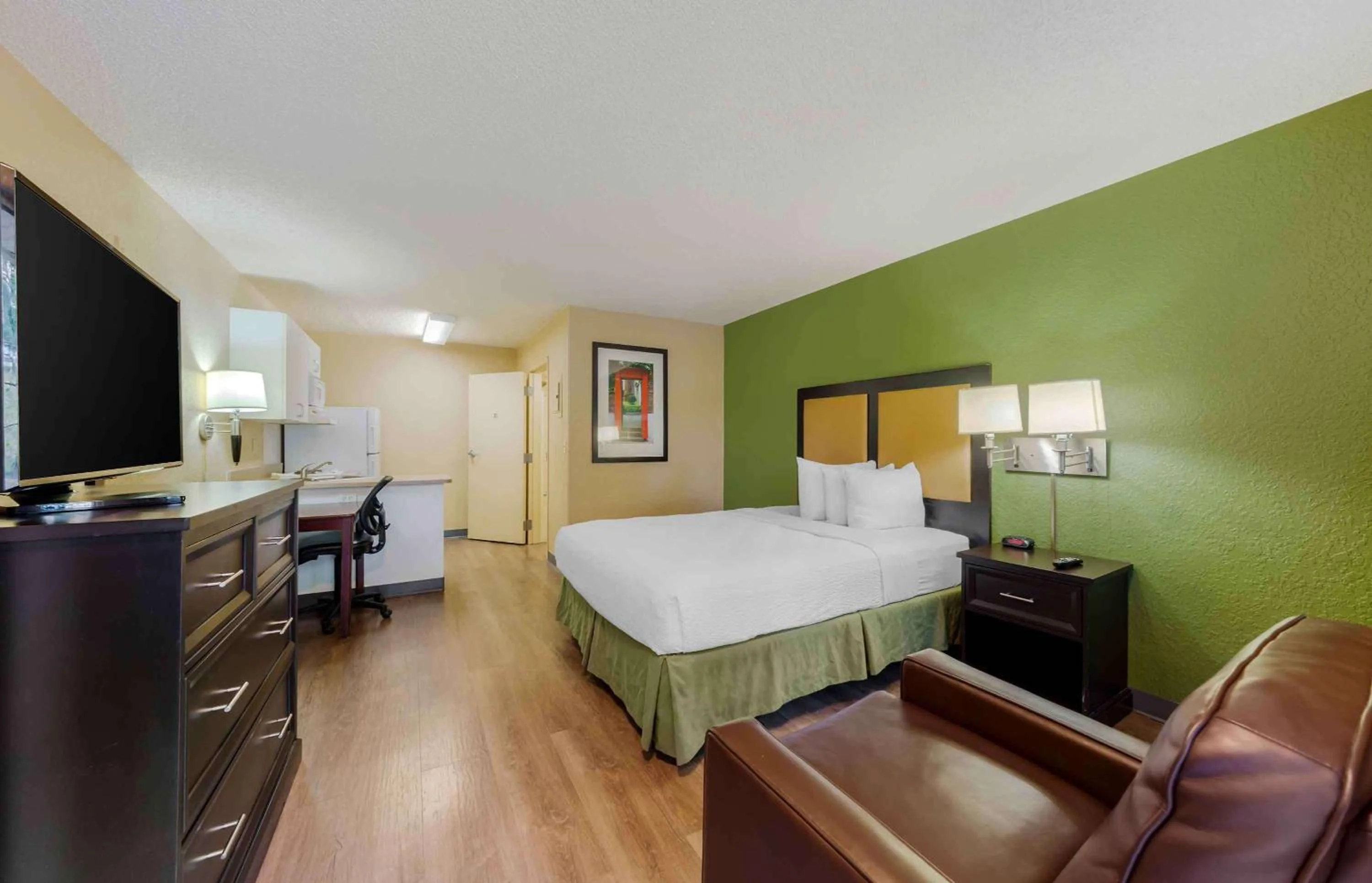 Bedroom, Bed in Extended Stay America Suites - Fort Lauderdale - Cypress Creek - Andrews Ave