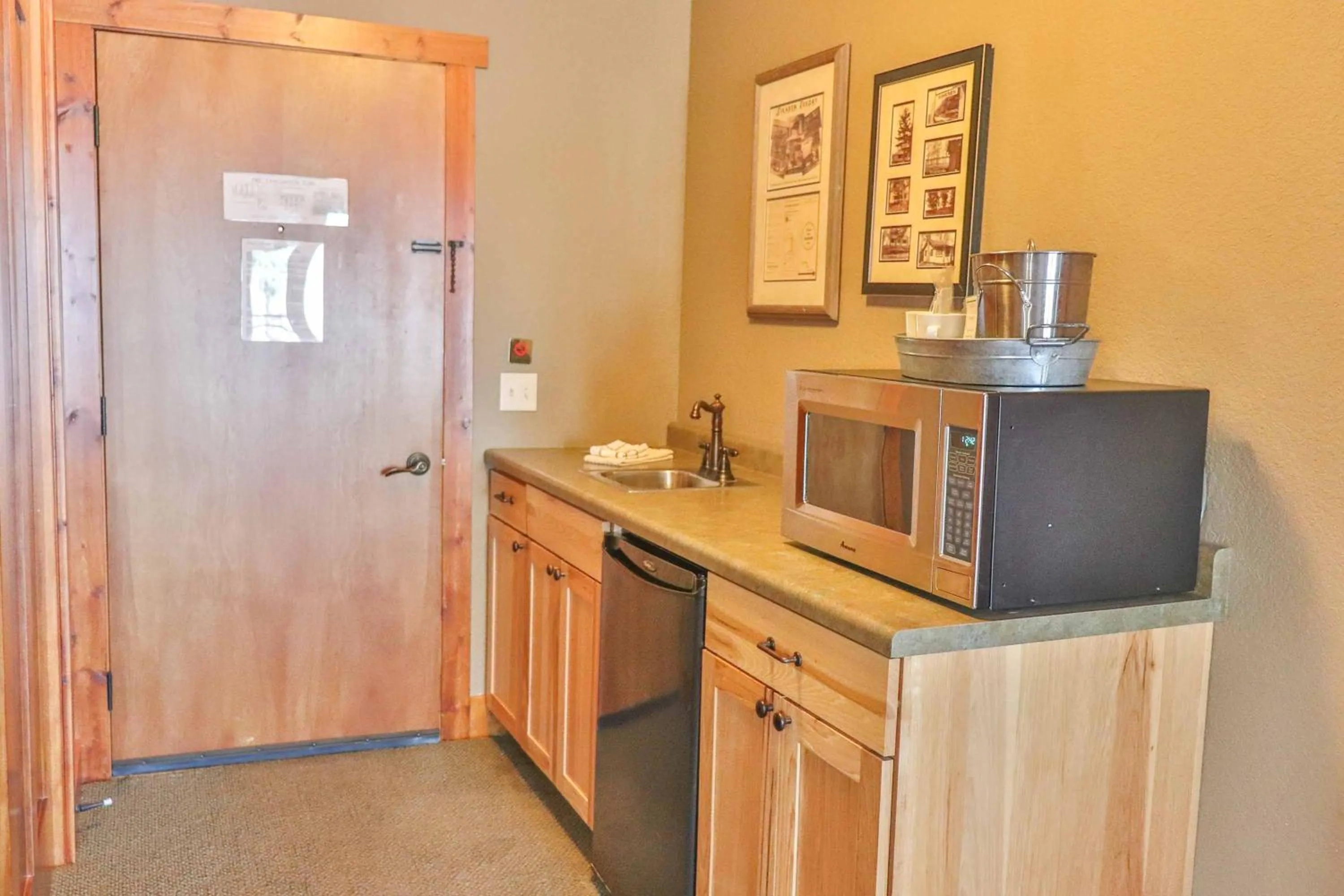 Kitchen or kitchenette in Good Ol Days Resort