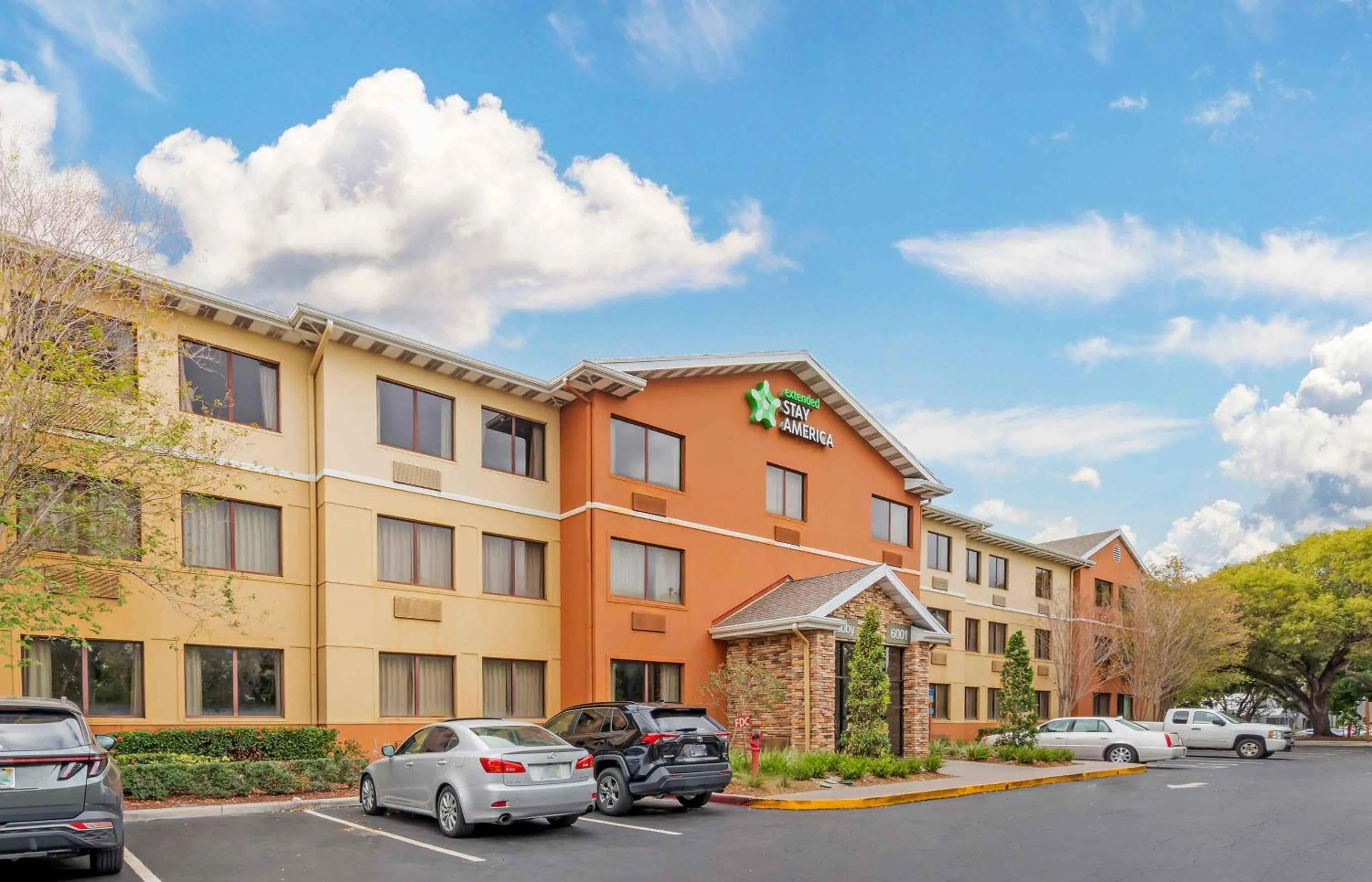 Property building in Extended Stay America Suites - Fort Lauderdale - Cypress Creek - NW 6th Way