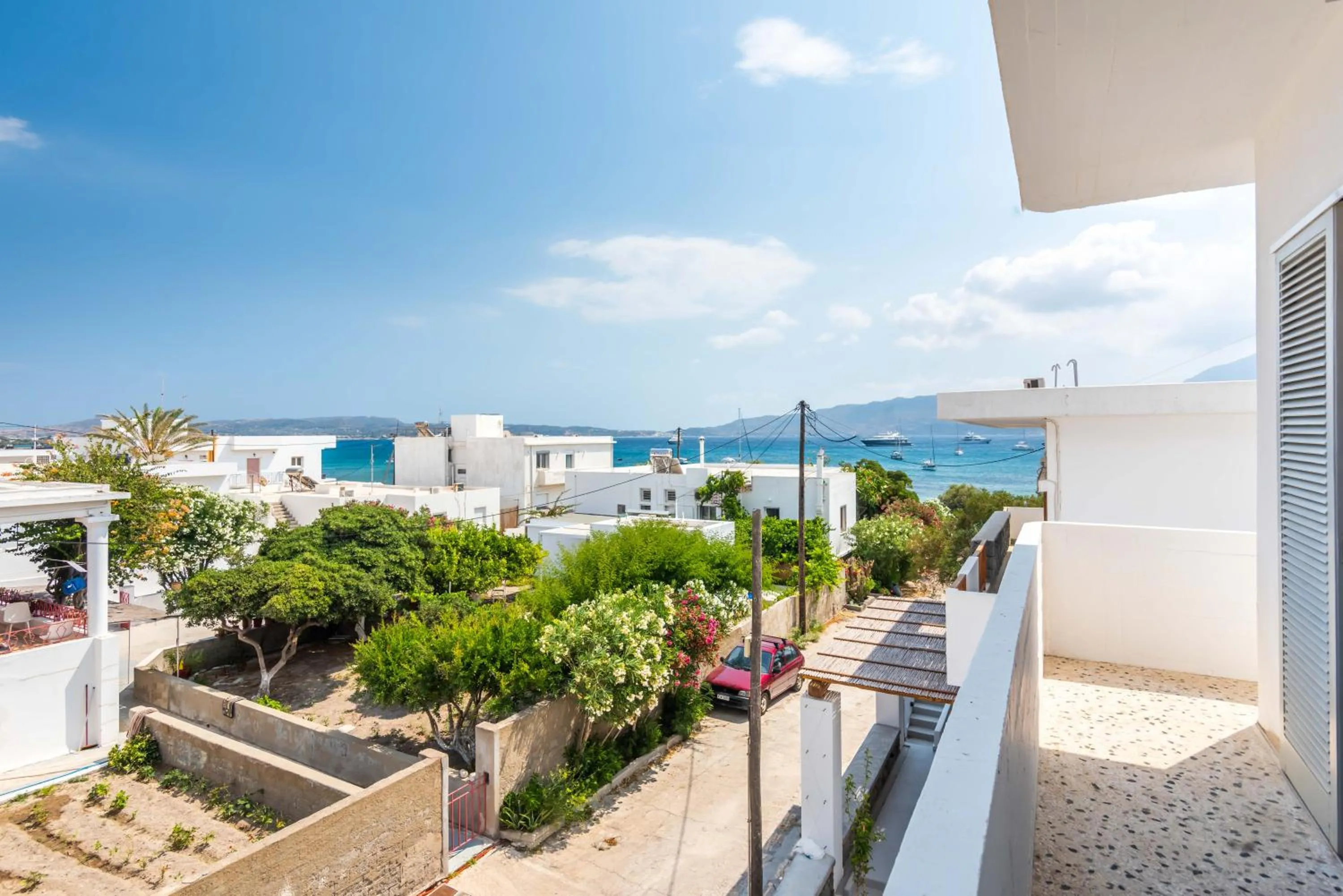 Neighbourhood in White Rock Milos Suites