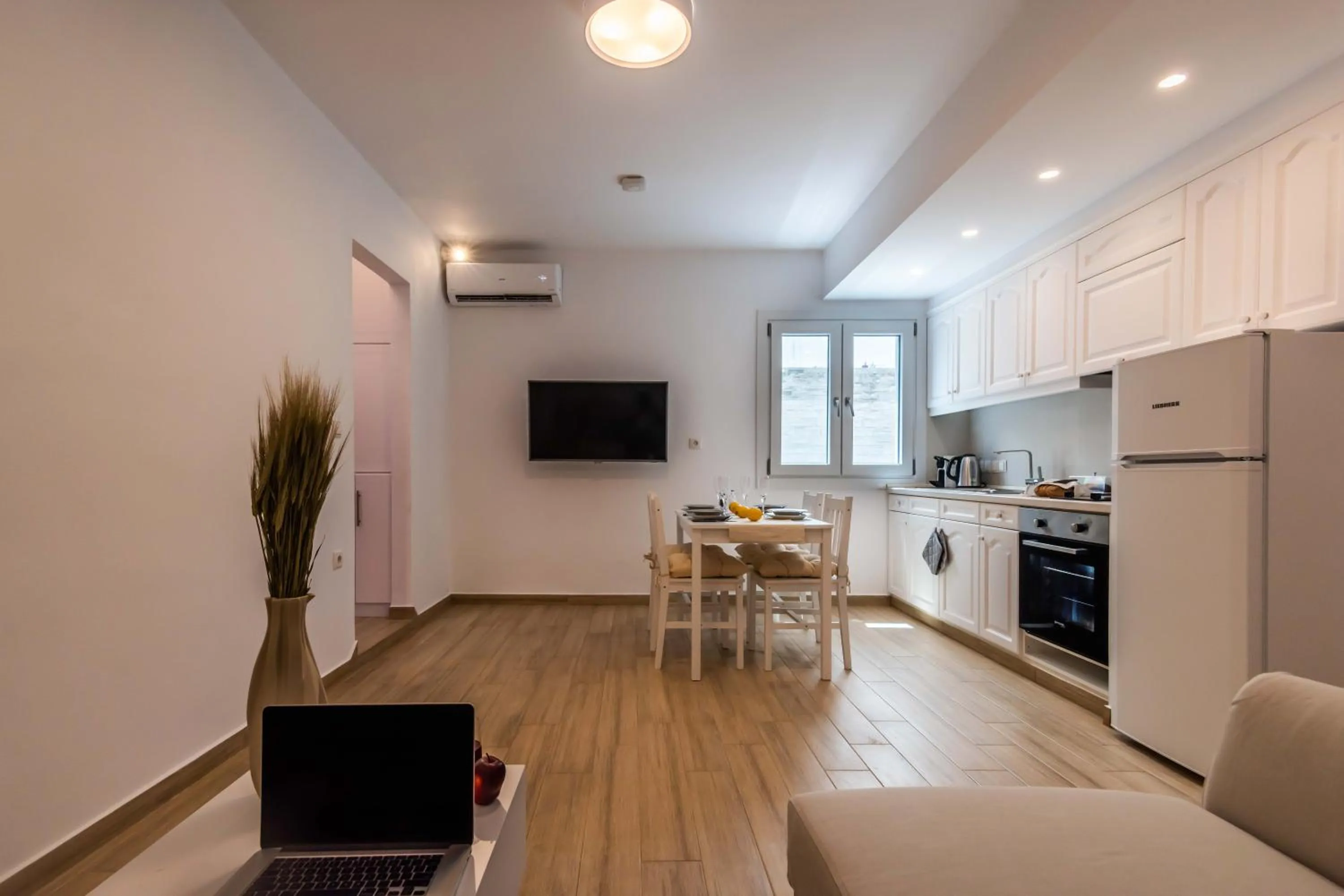 Kitchen or kitchenette in White Rock Milos Suites