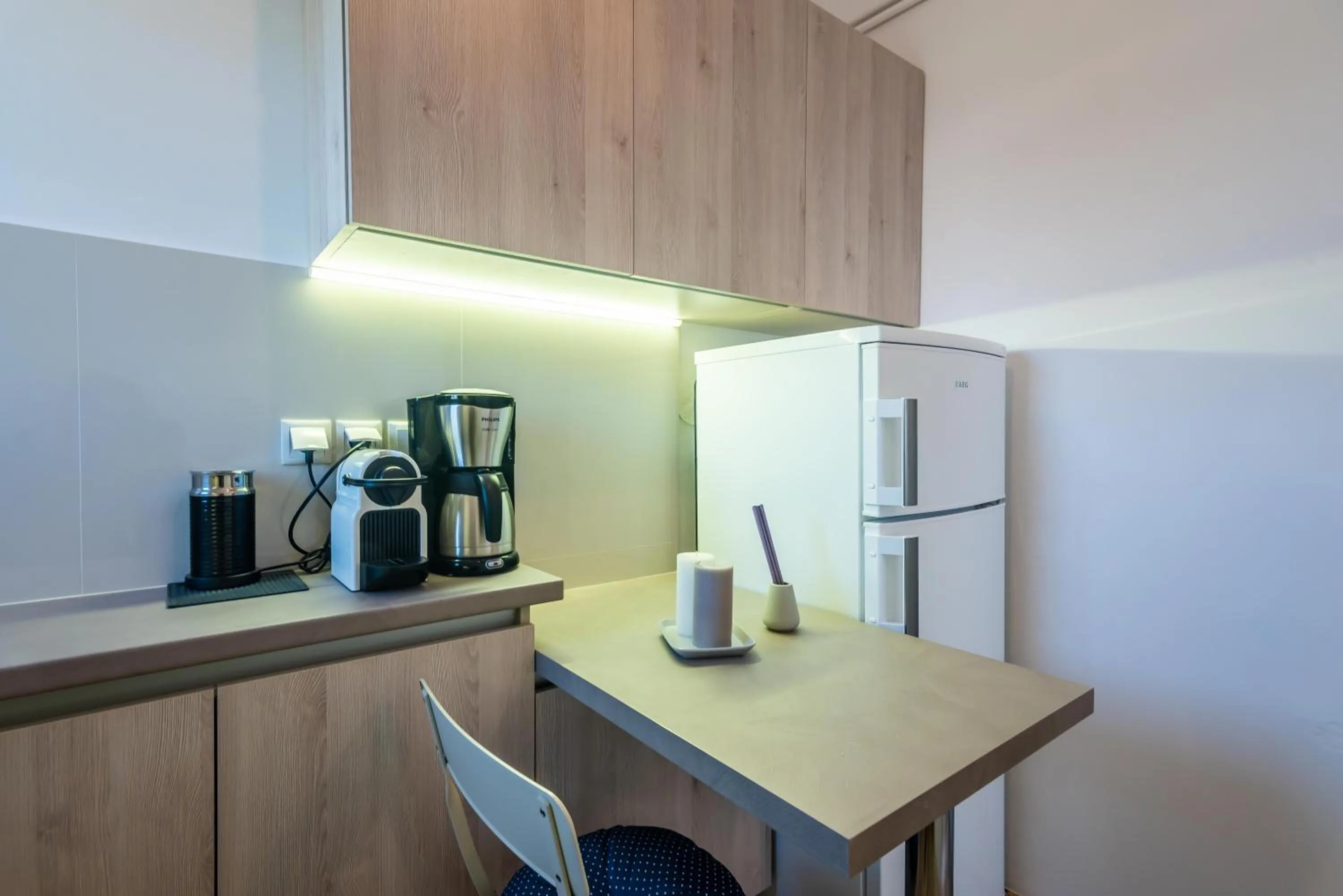 Coffee/tea facilities in White Rock Milos Suites