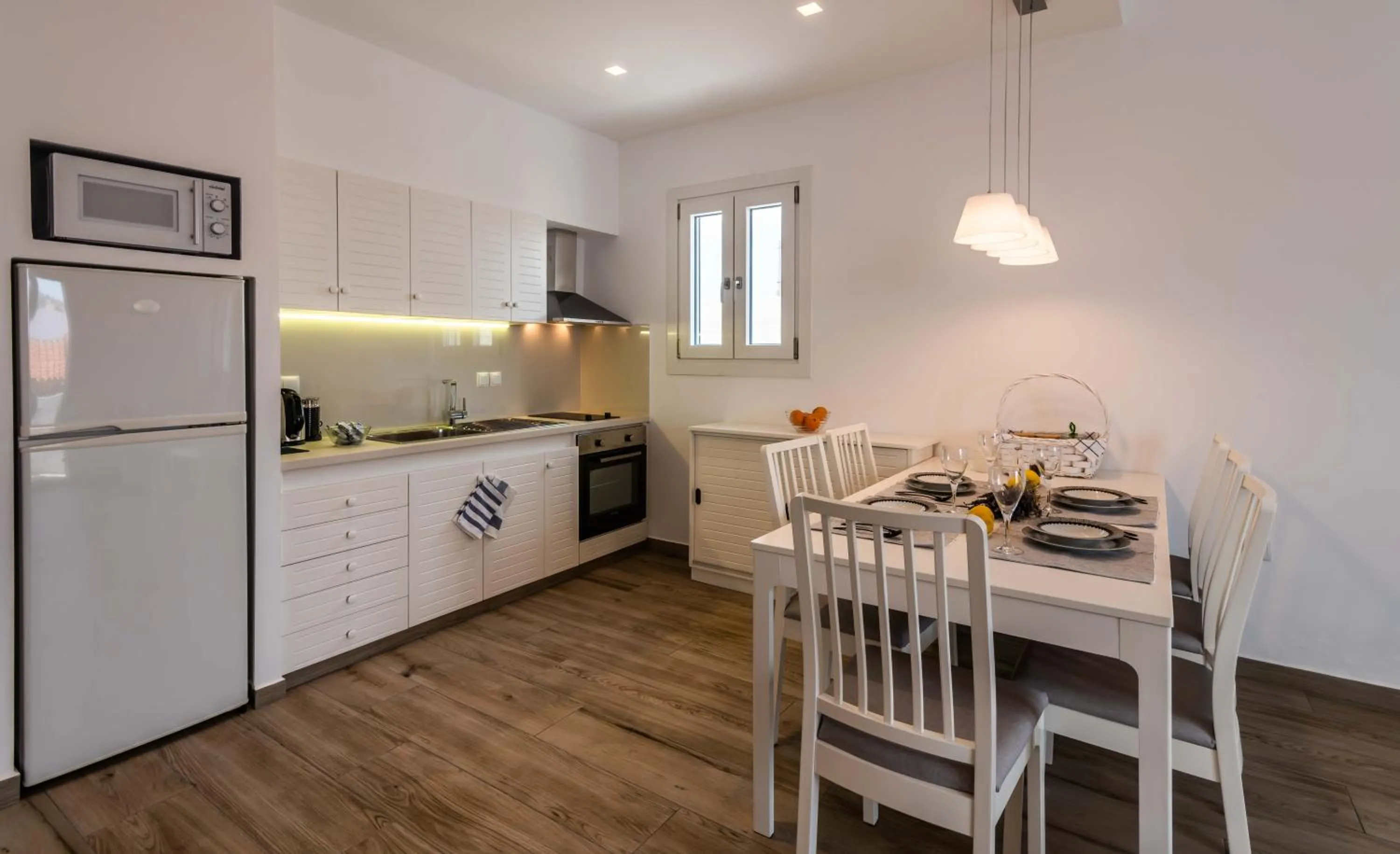 Kitchen or kitchenette in White Rock Milos Suites