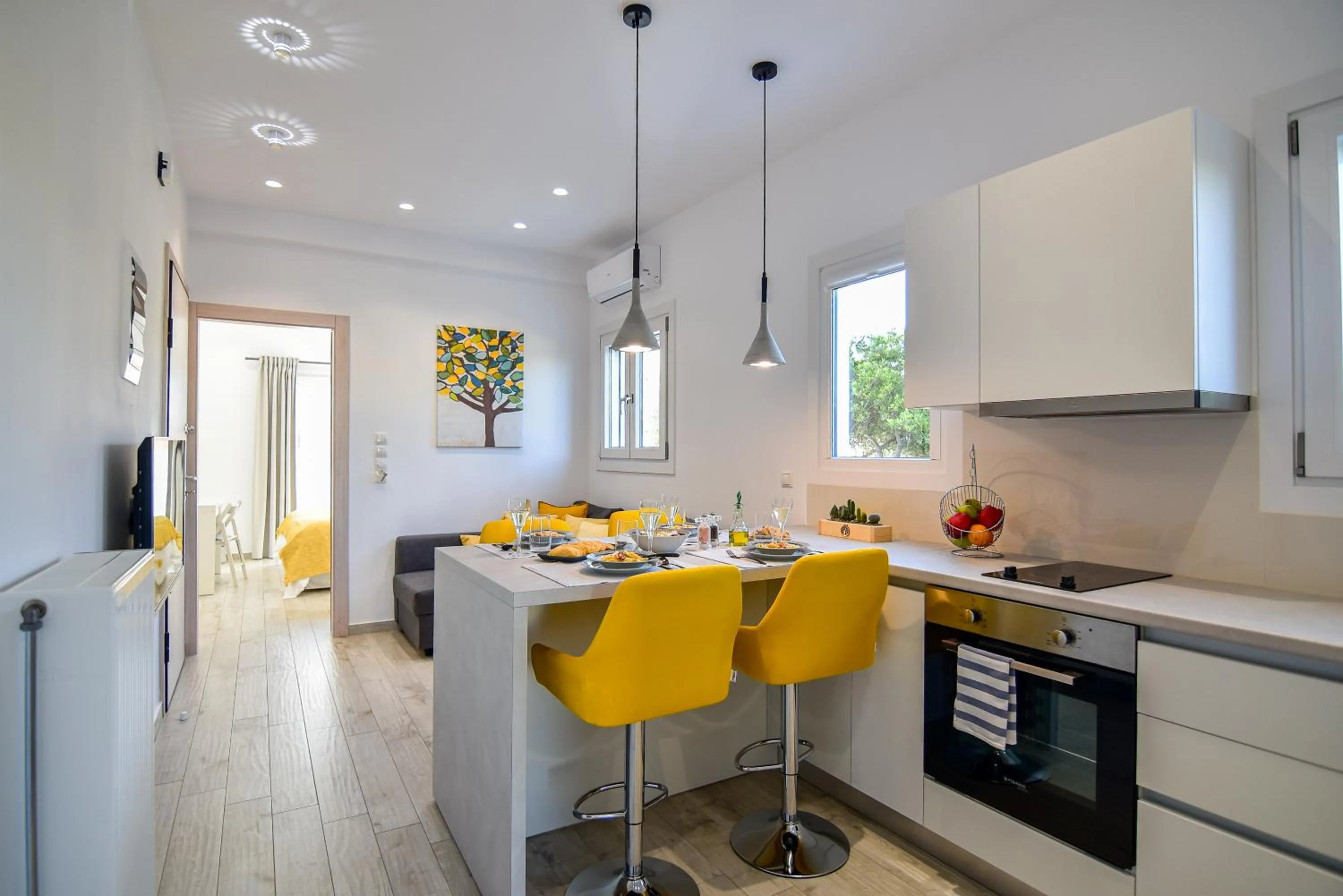 TV and multimedia in White Rock Milos Suites