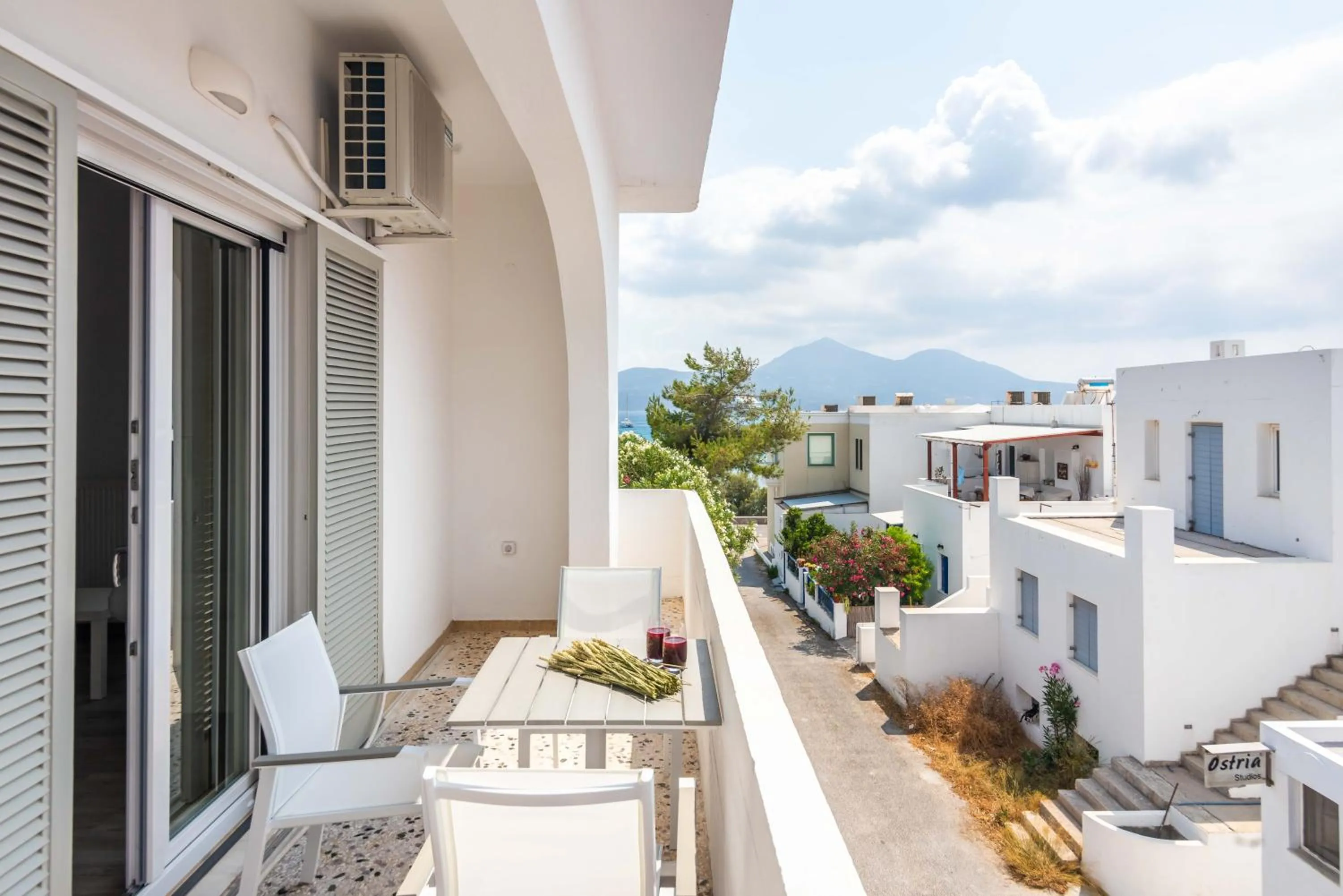 Balcony/Terrace in White Rock Milos Suites