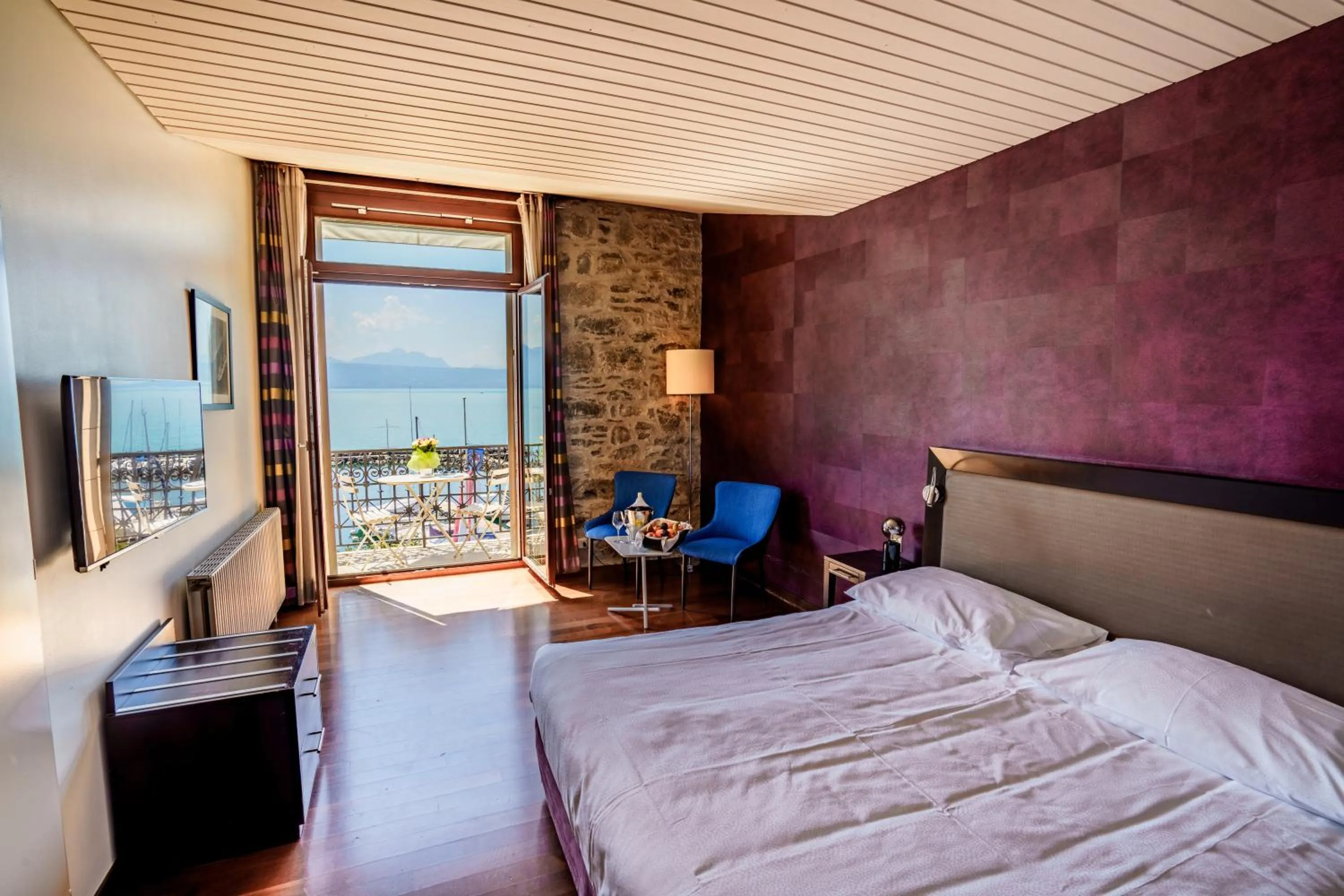 Bed in Rivage Hotel Restaurant Lutry