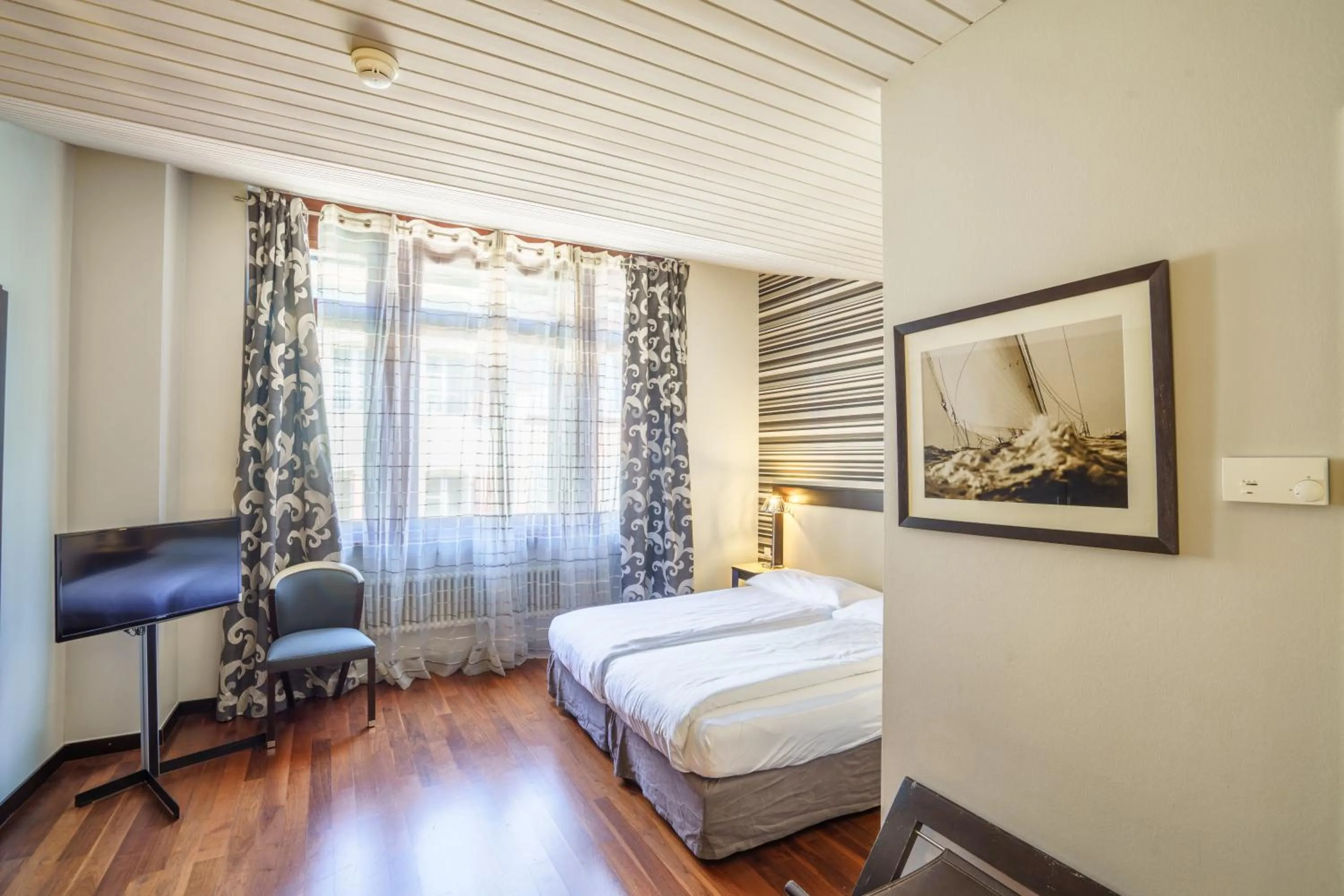 Bed in Rivage Hotel Restaurant Lutry