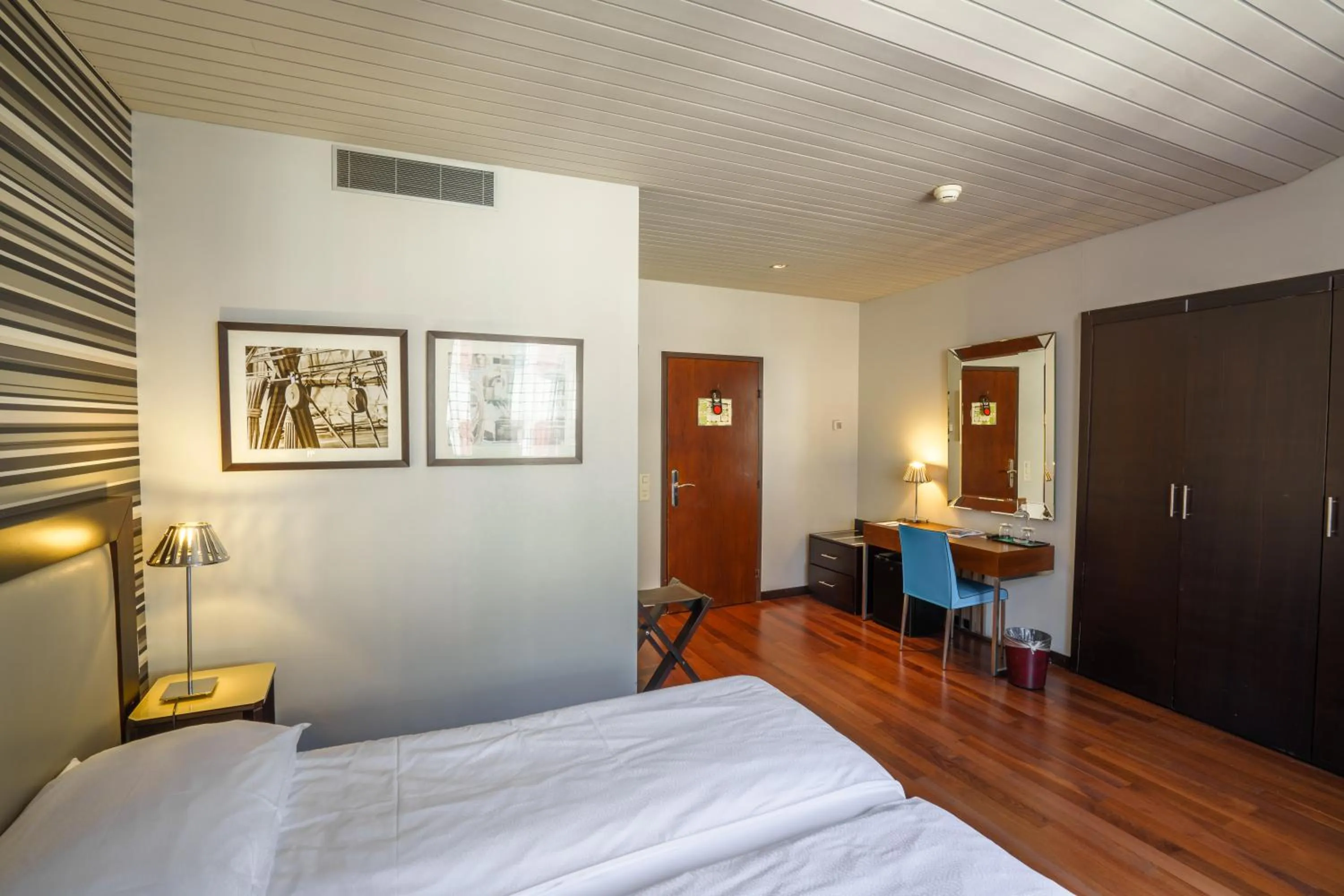 Bed in Rivage Hotel Restaurant Lutry