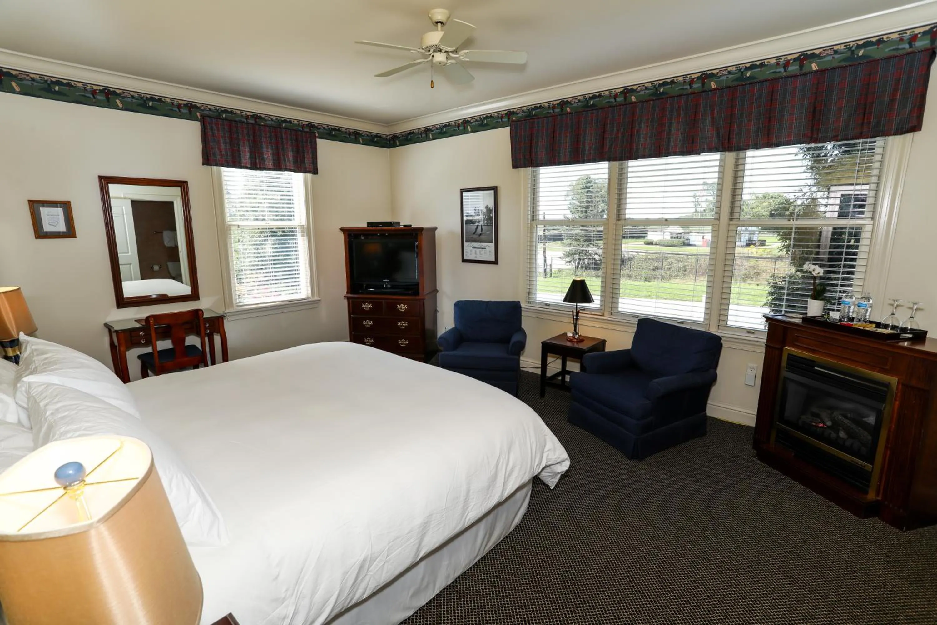 Bed in Oakmont Inn