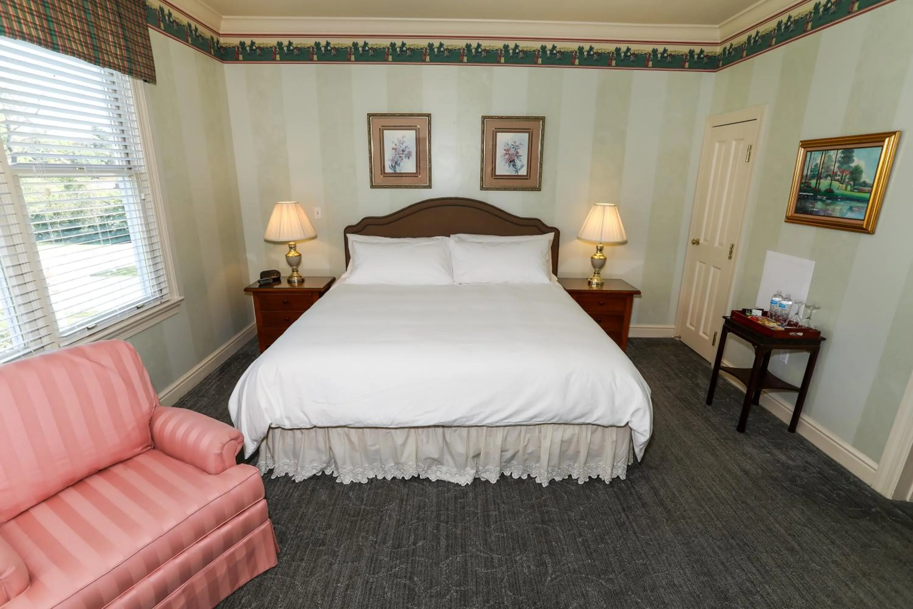 Bed in Oakmont Inn