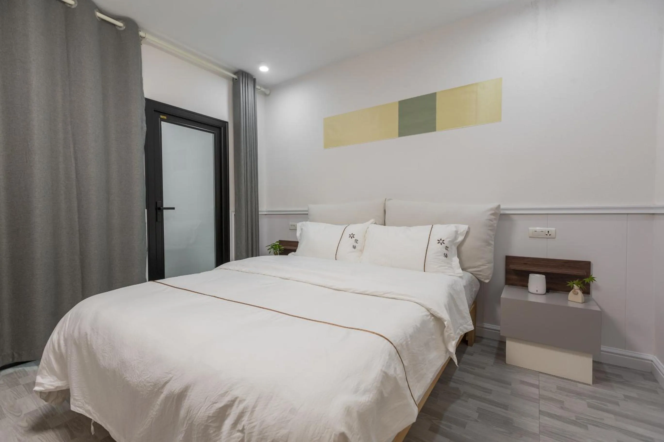 Bed in Guilin Flowers Inn