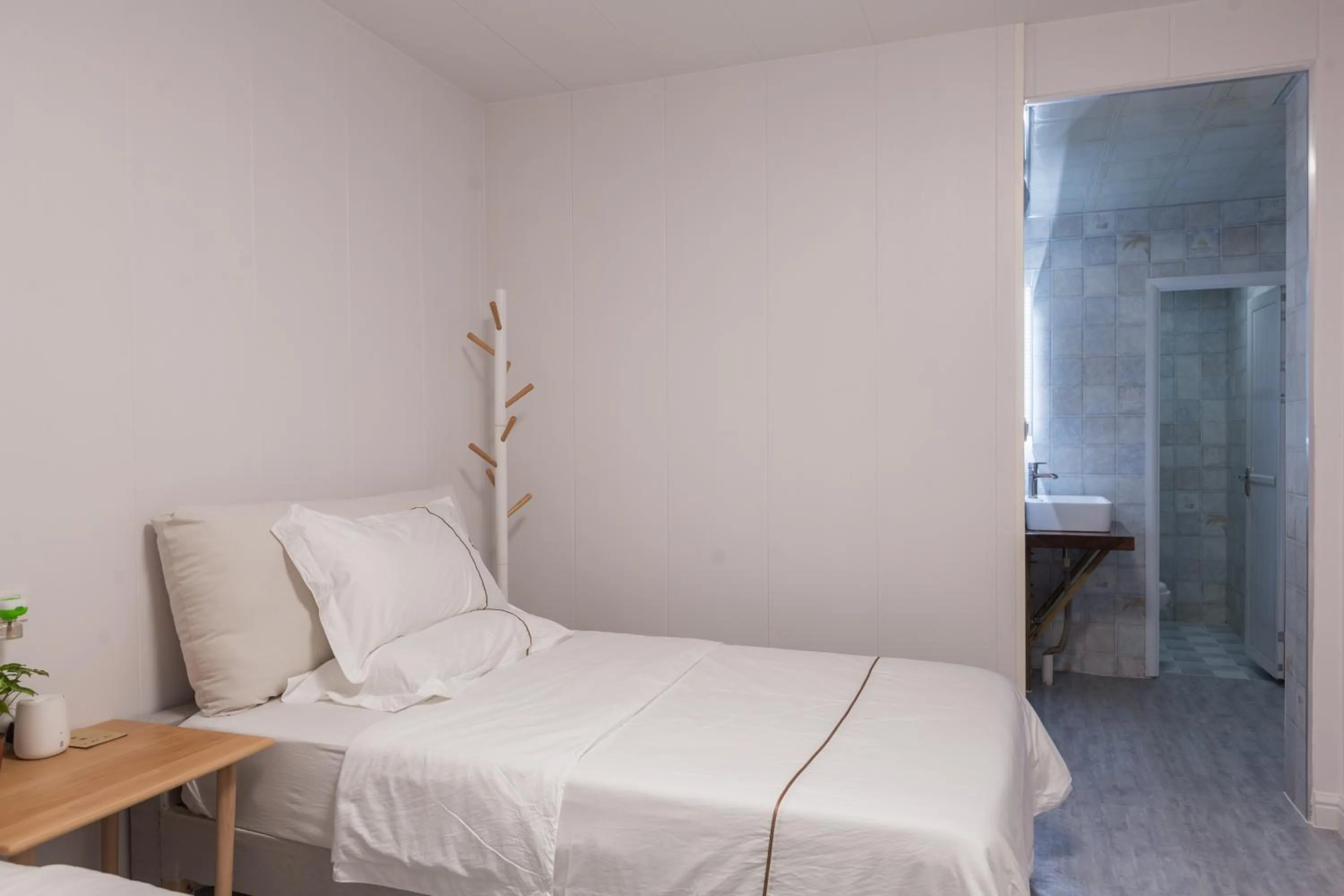 Bed in Guilin Flowers Inn