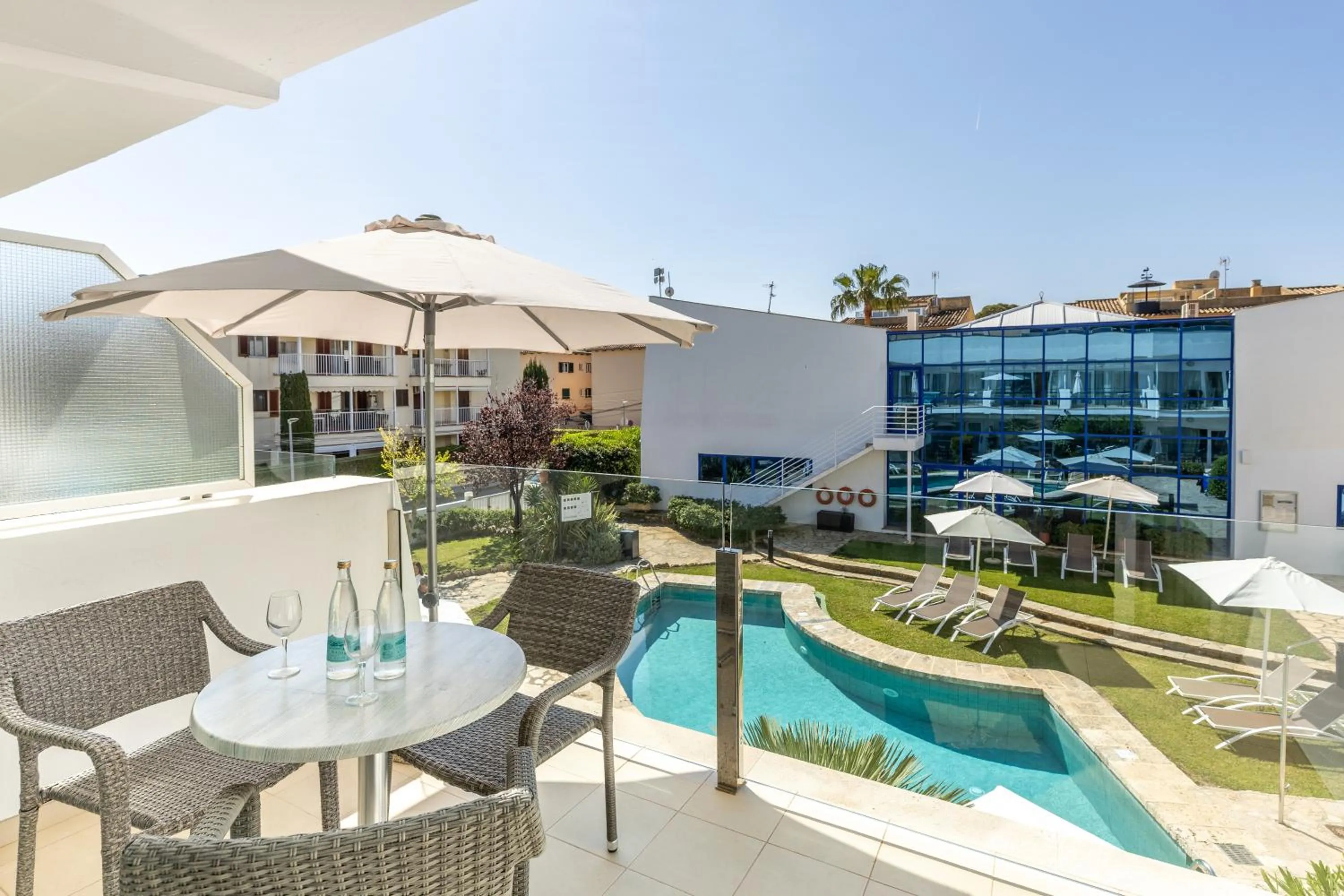 Pool view in Hoposa Montelin