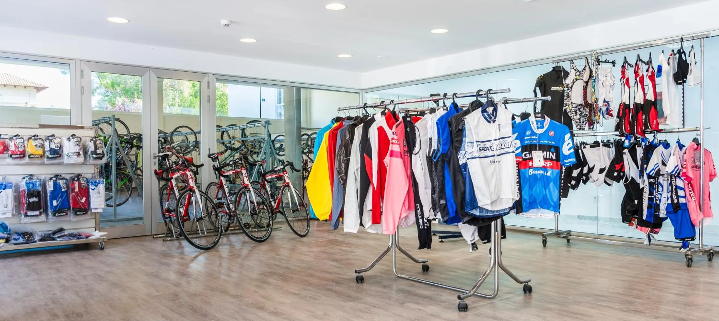 On-site shops in Hoposa Montelin