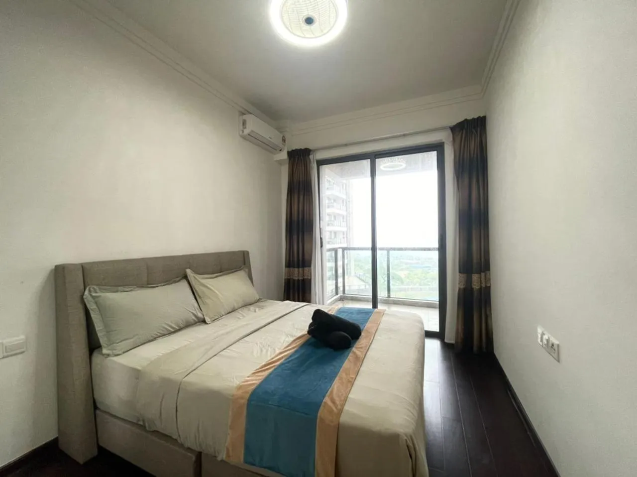 Bed in R&F Princess Cove @ R&F Mall