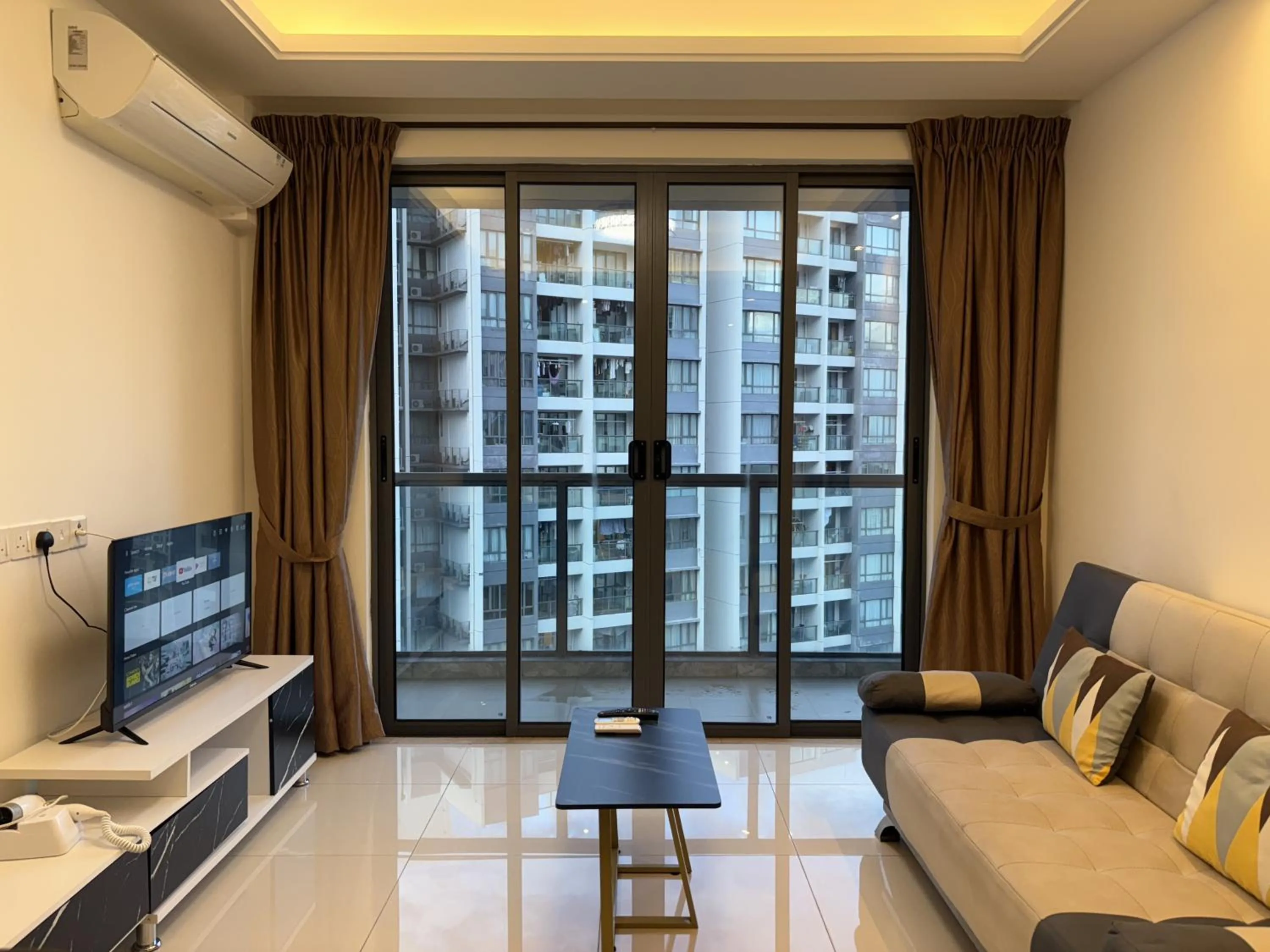 Apartment - single occupancy in R&F Princess Cove @ R&F Mall