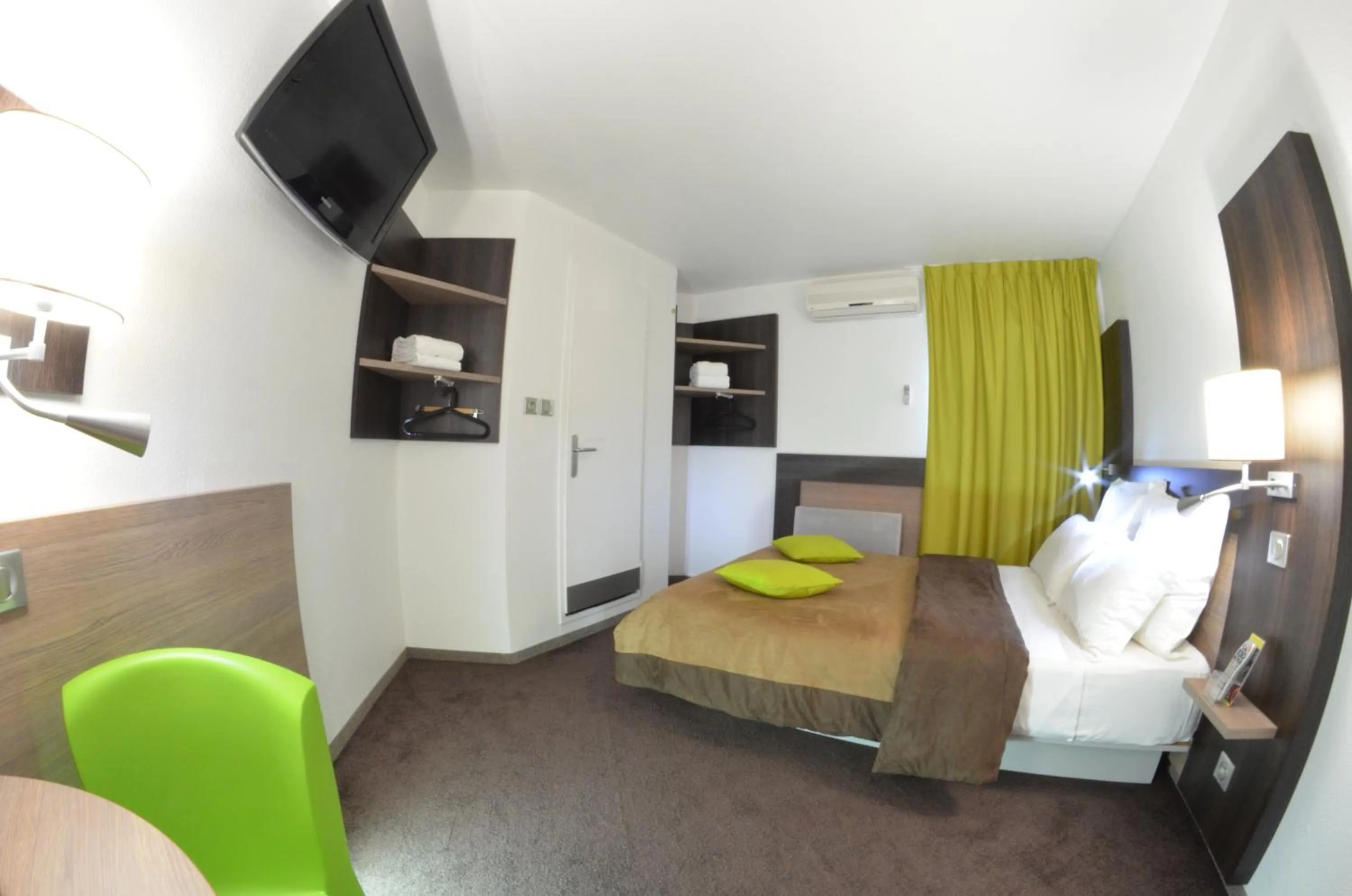 Bed in A&H PRIVILÈGE Lyon Est - Saint Priest Eurexpo